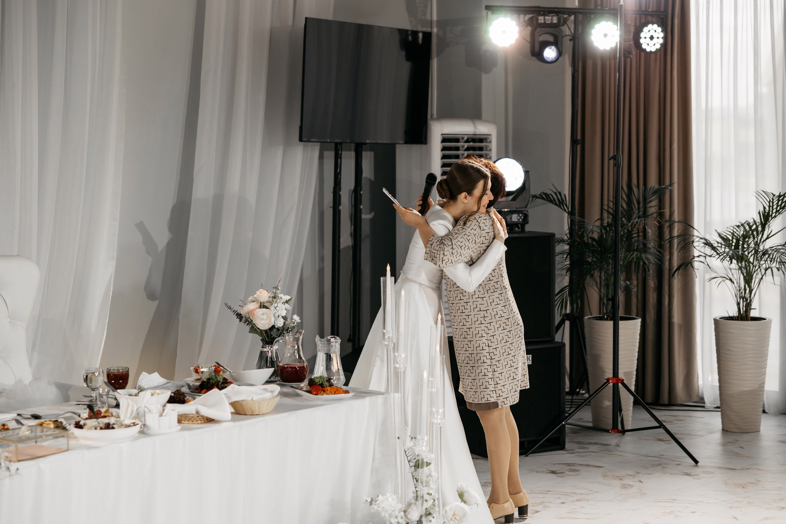 Свадебная фотосессия банкета. Свадебный и Семейный Фотограф в Гатчине и Санкт-Петербурге Виктория