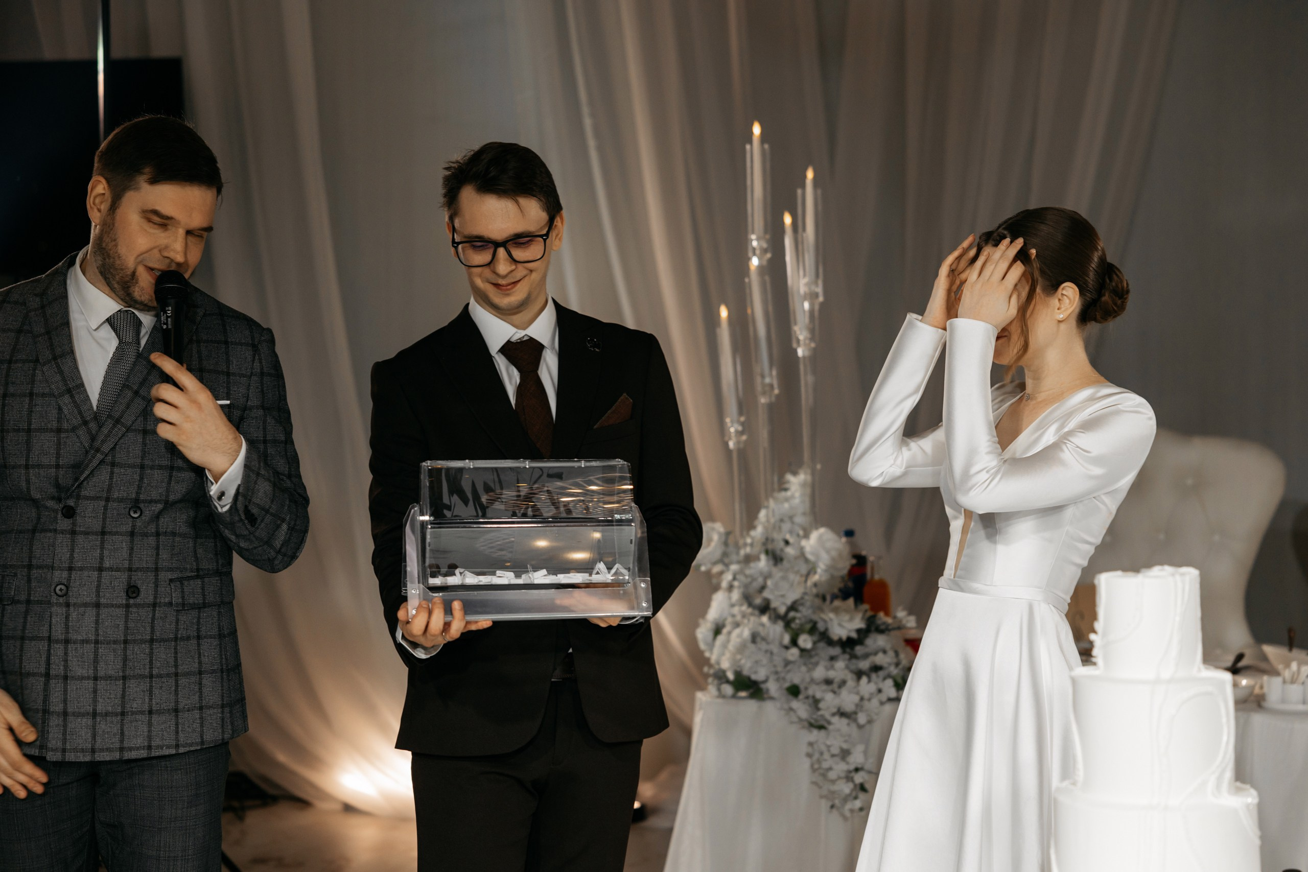 Свадебная фотосессия банкета. Свадебный и Семейный Фотограф в Гатчине и Санкт-Петербурге Виктория