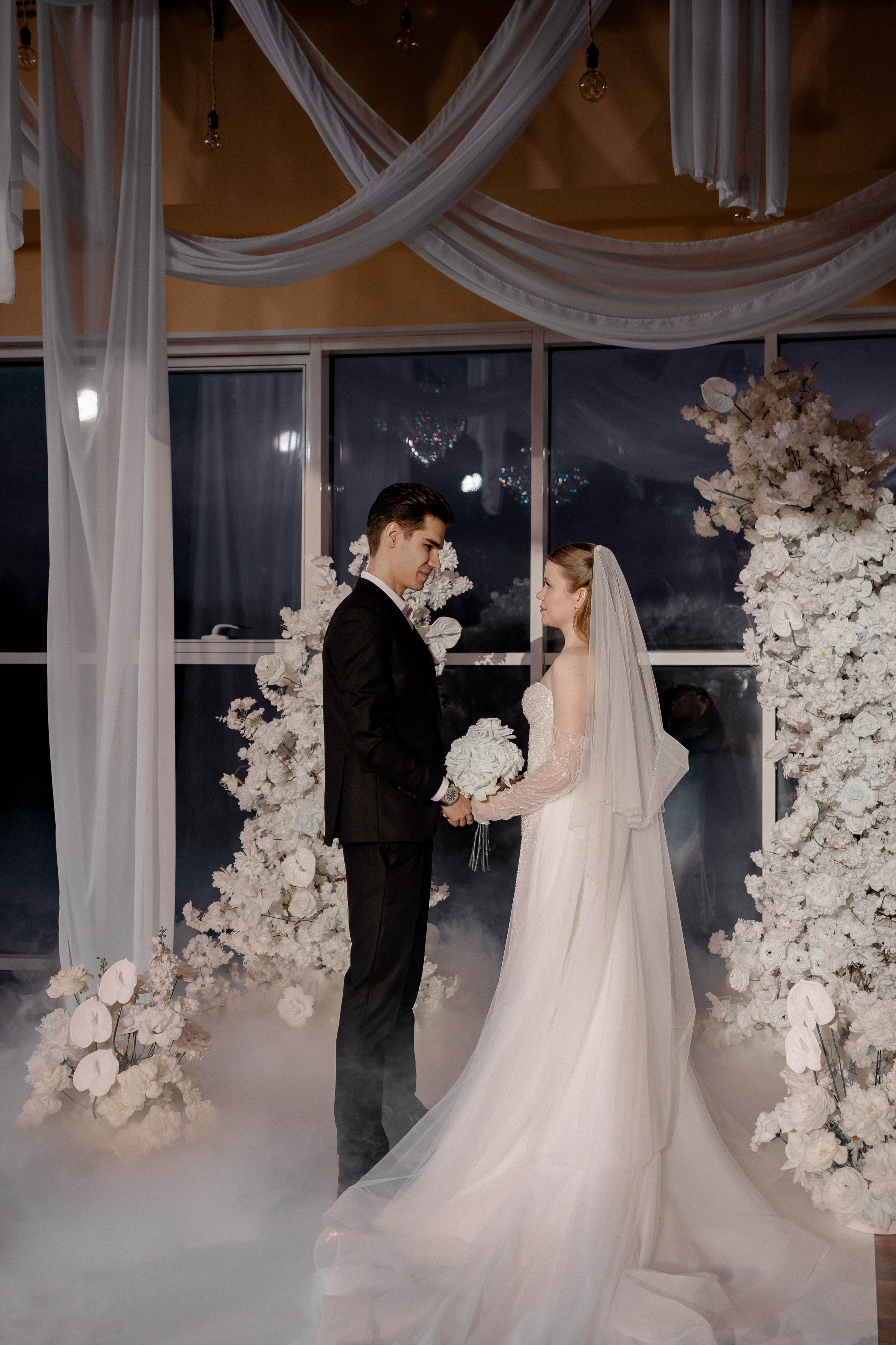 СВАДЕБНАЯ СЬЕМКА СБОРОВ В ОТЕЛЕ И ВЫЕЗД НА ЦЕРЕМОНИЮ (СНЯТО В СИБИРЕ В НИЖНЕВАРТОВСКЕ). Профессиональный фотограф, Санкт-Петербург — Виктория Богомолова