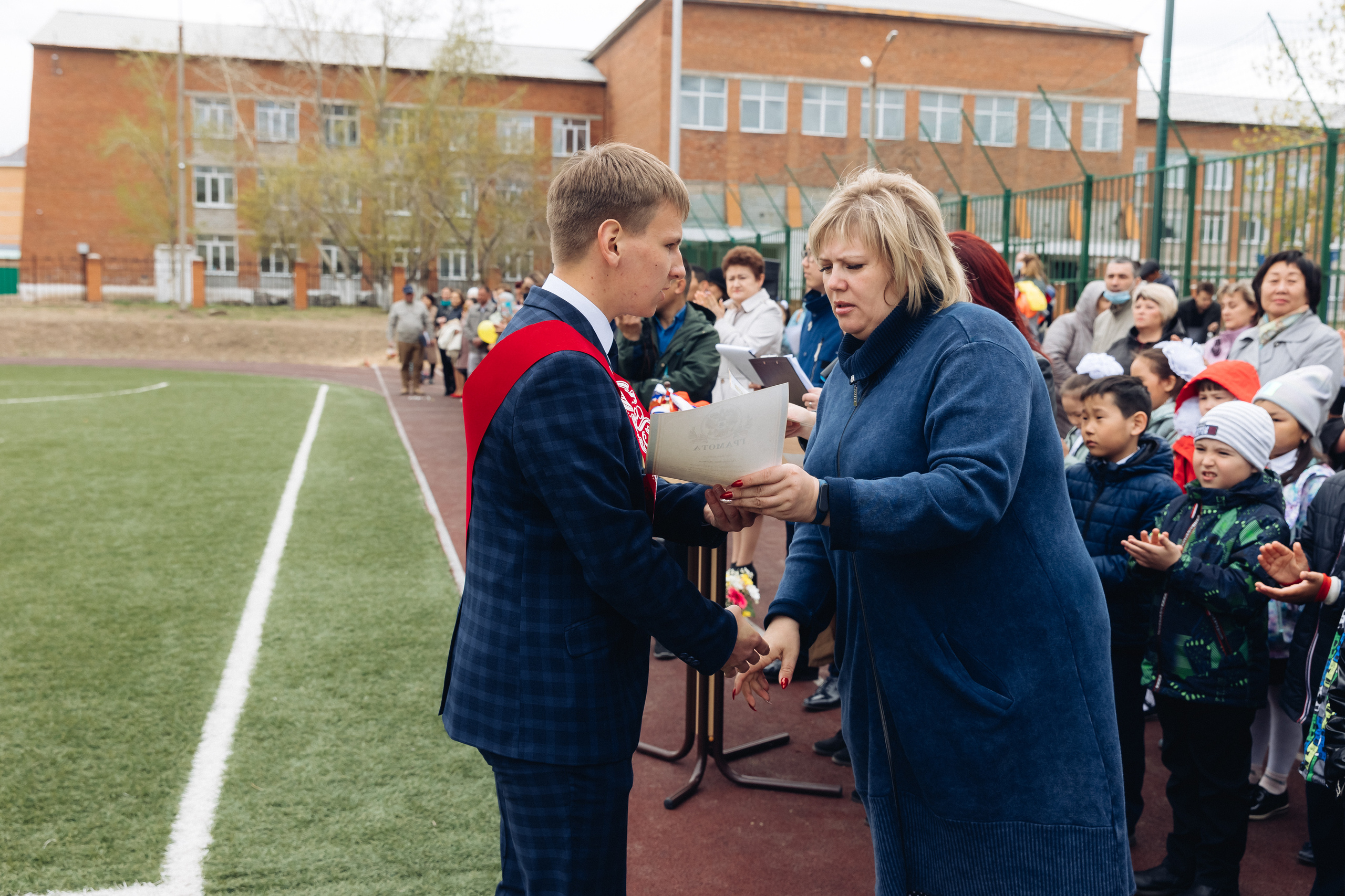Последний звонок. Репортажная съемка. Свадебный и семейный фотограф в Улан-Удэ
