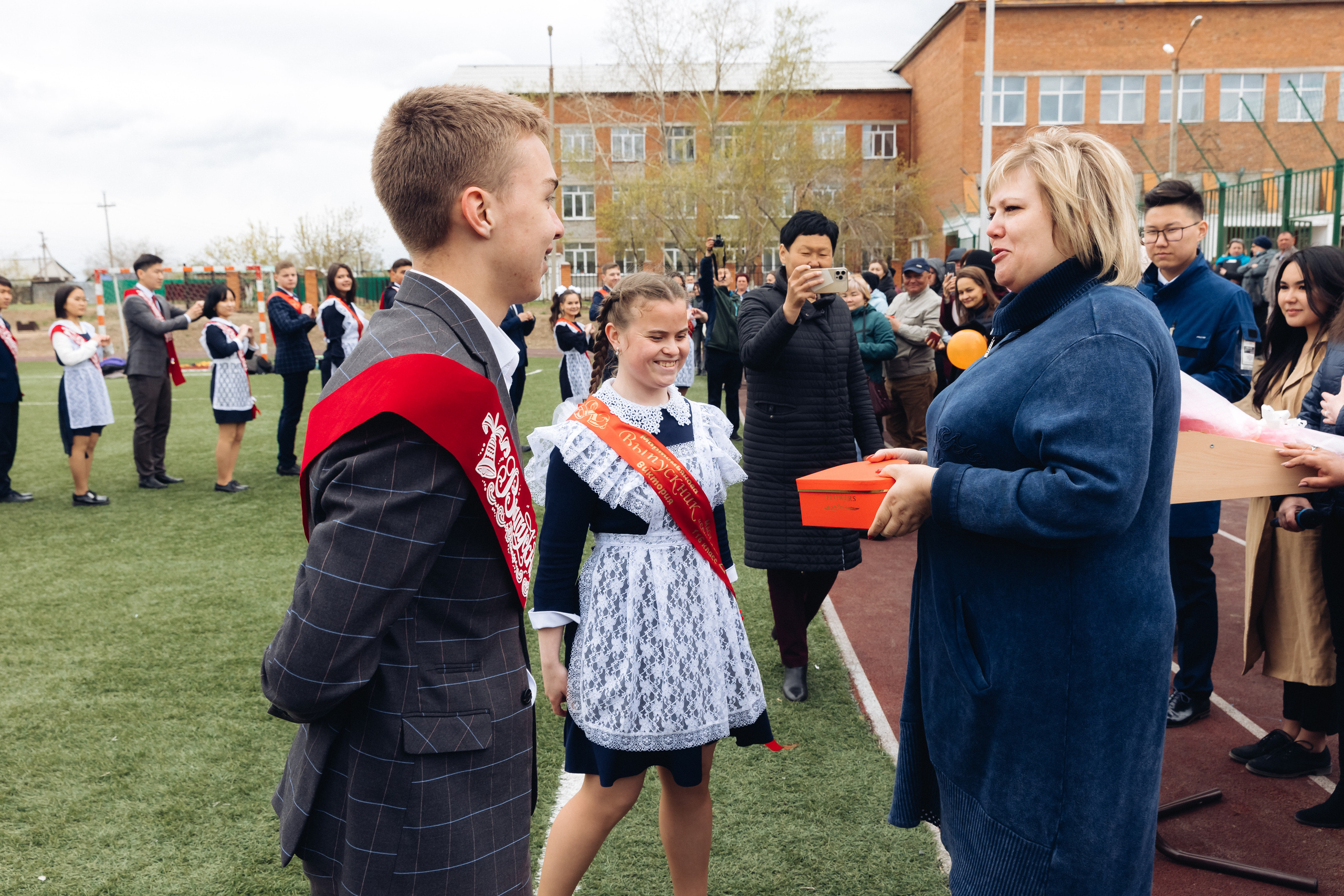 Последний звонок. Репортажная съемка. Свадебный и семейный фотограф в Улан-Удэ