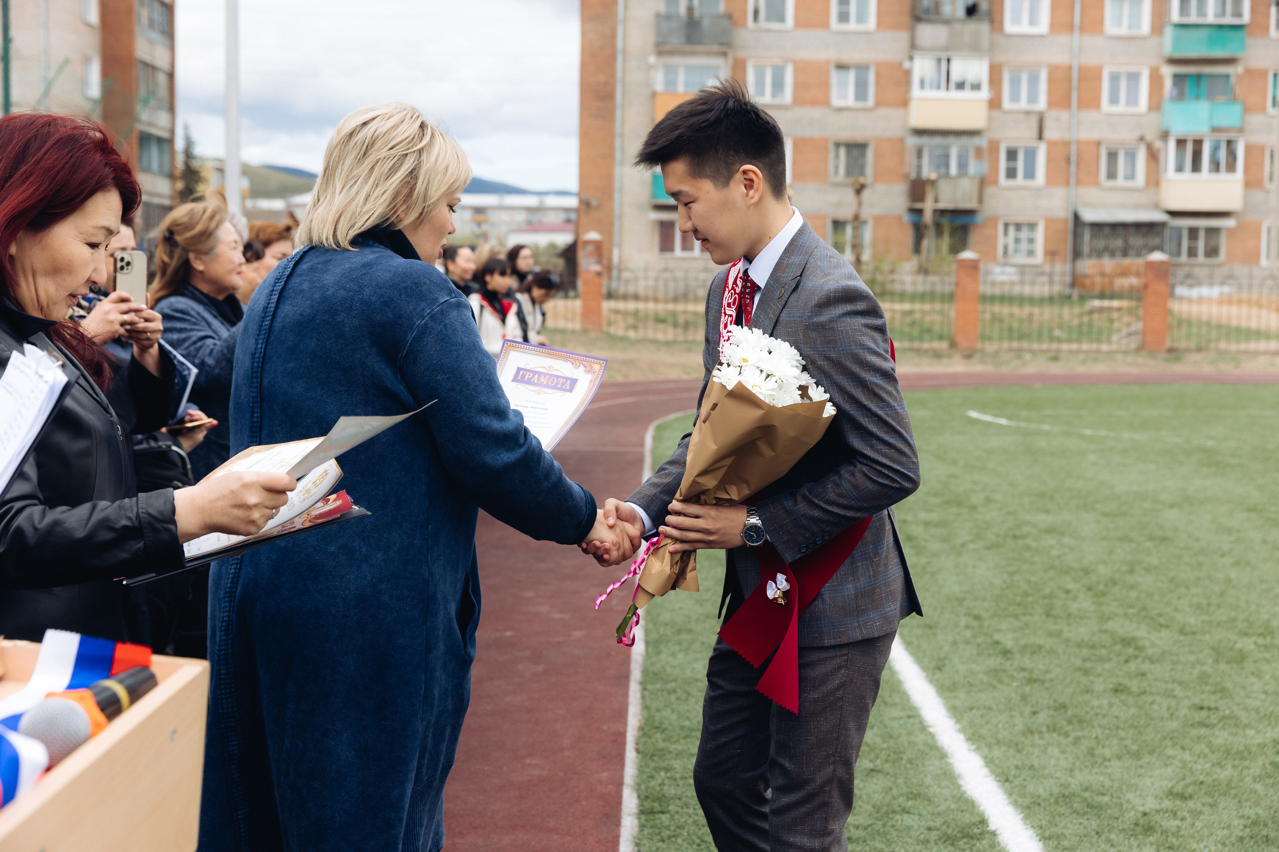 Последний звонок. Репортажная съемка. Свадебный и семейный фотограф в Улан-Удэ