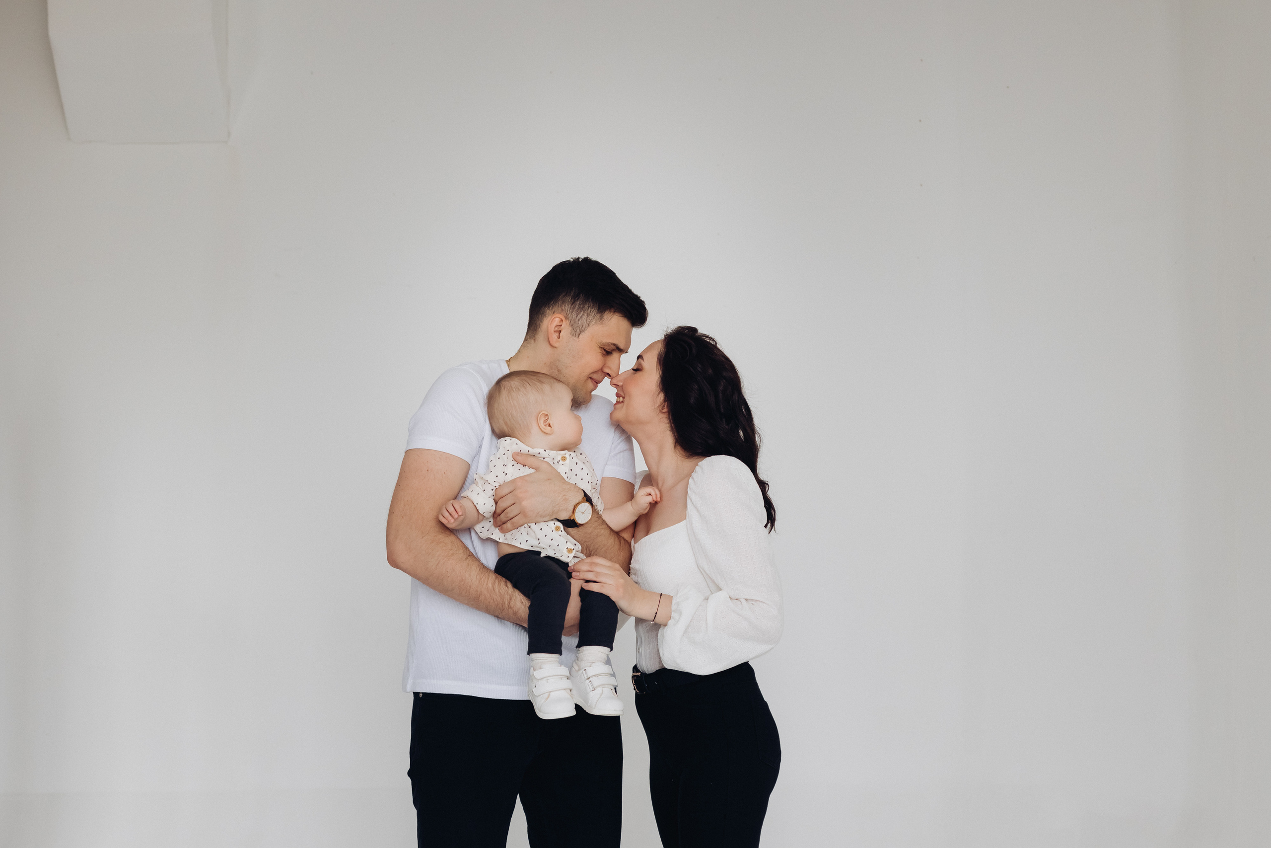 Фотосессия в студии на белом фоне. Свадебный и семейный фотограф в Улан-Удэ