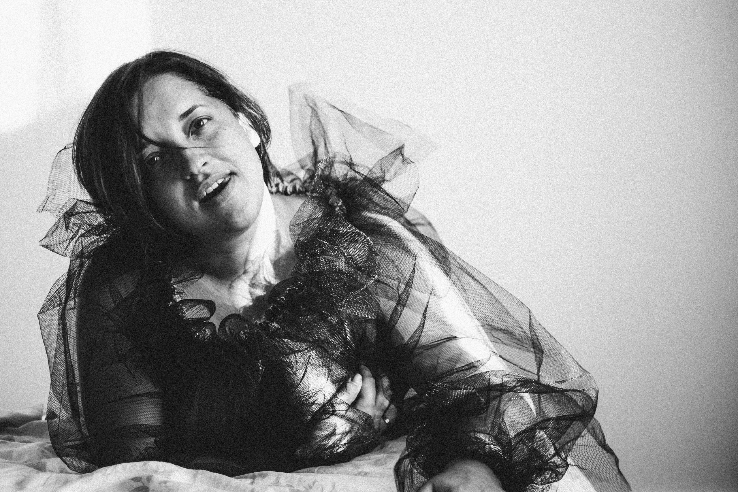 Портретная съемка в черном образе. Lifestyle фотограф в Жодино Ника Хруцкая