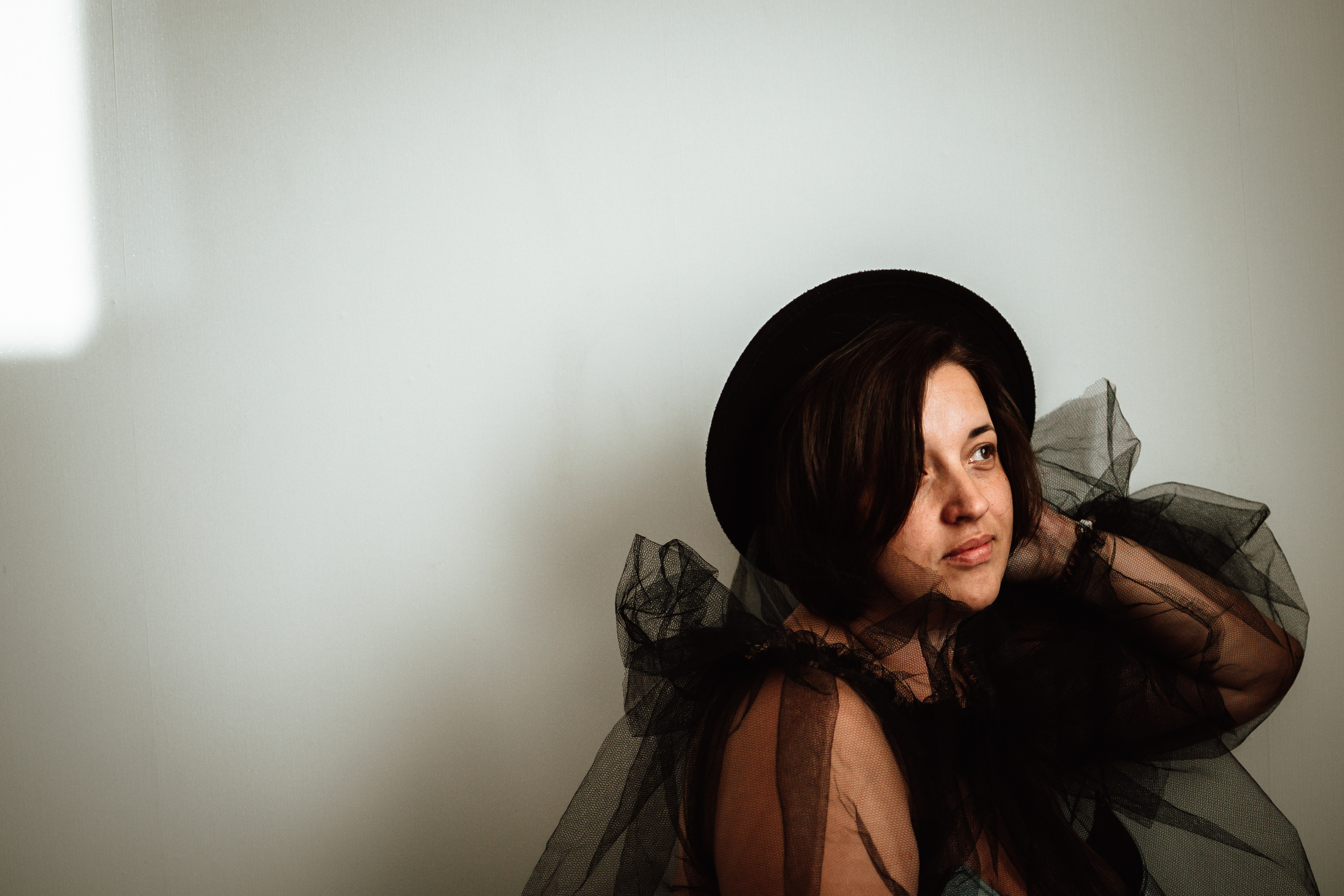 Портретная съемка в черном образе. Lifestyle фотограф в Жодино Ника Хруцкая