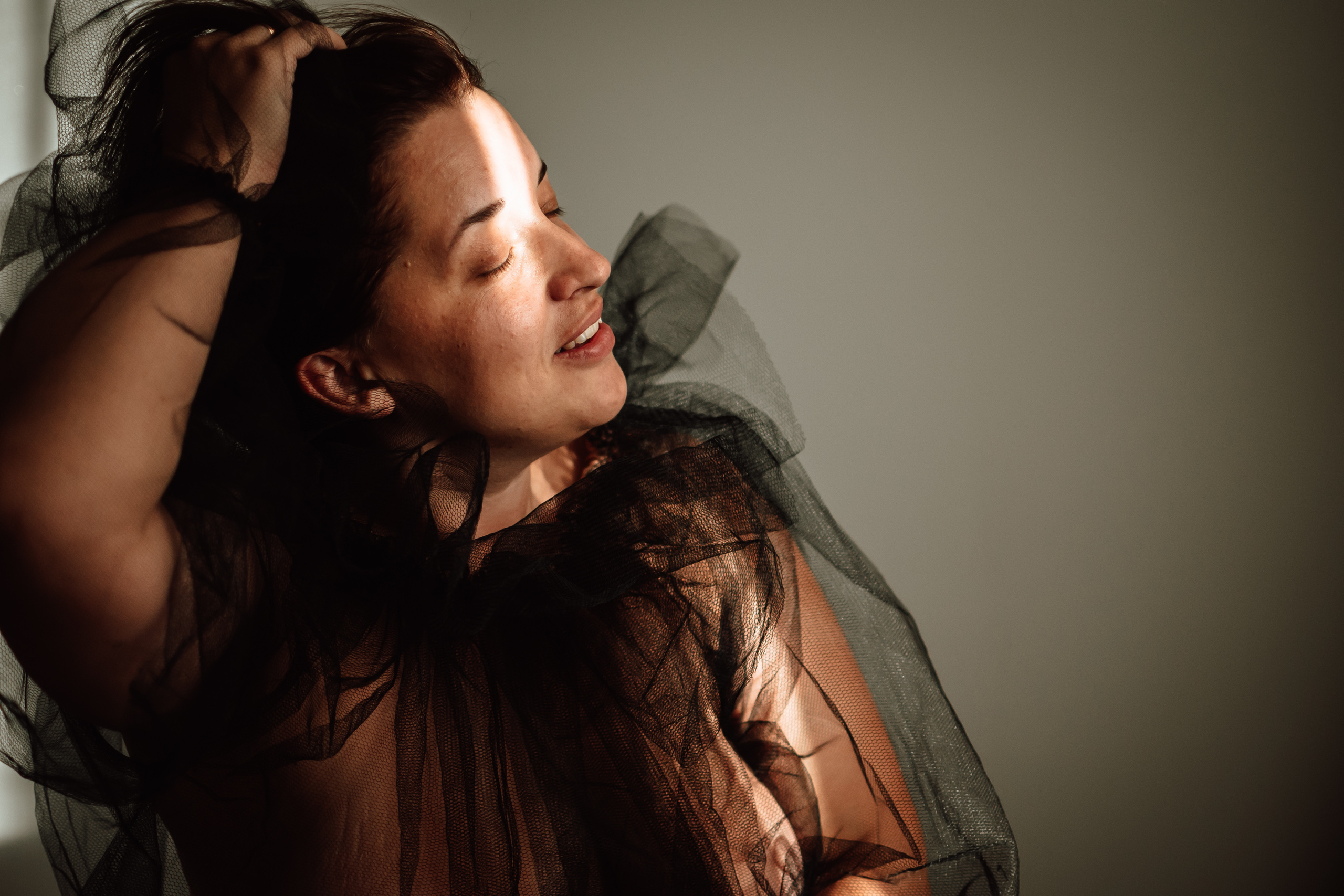 Портретная съемка в черном образе. Lifestyle фотограф в Жодино Ника Хруцкая