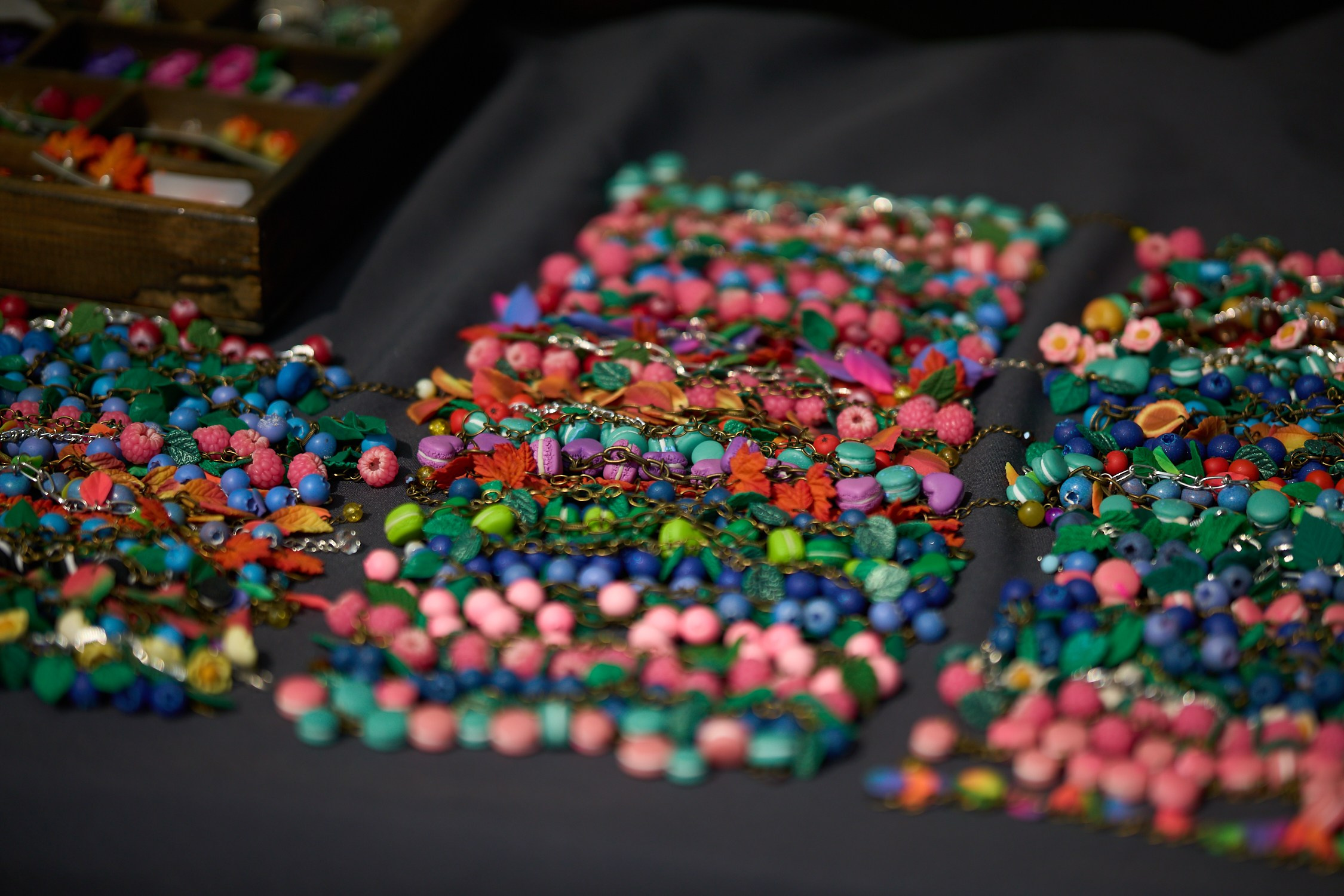 Я не фоткаю ништяки на прилавках обычно, но эти так классно разложены. Они понимают, что покупки всё испортят? :)