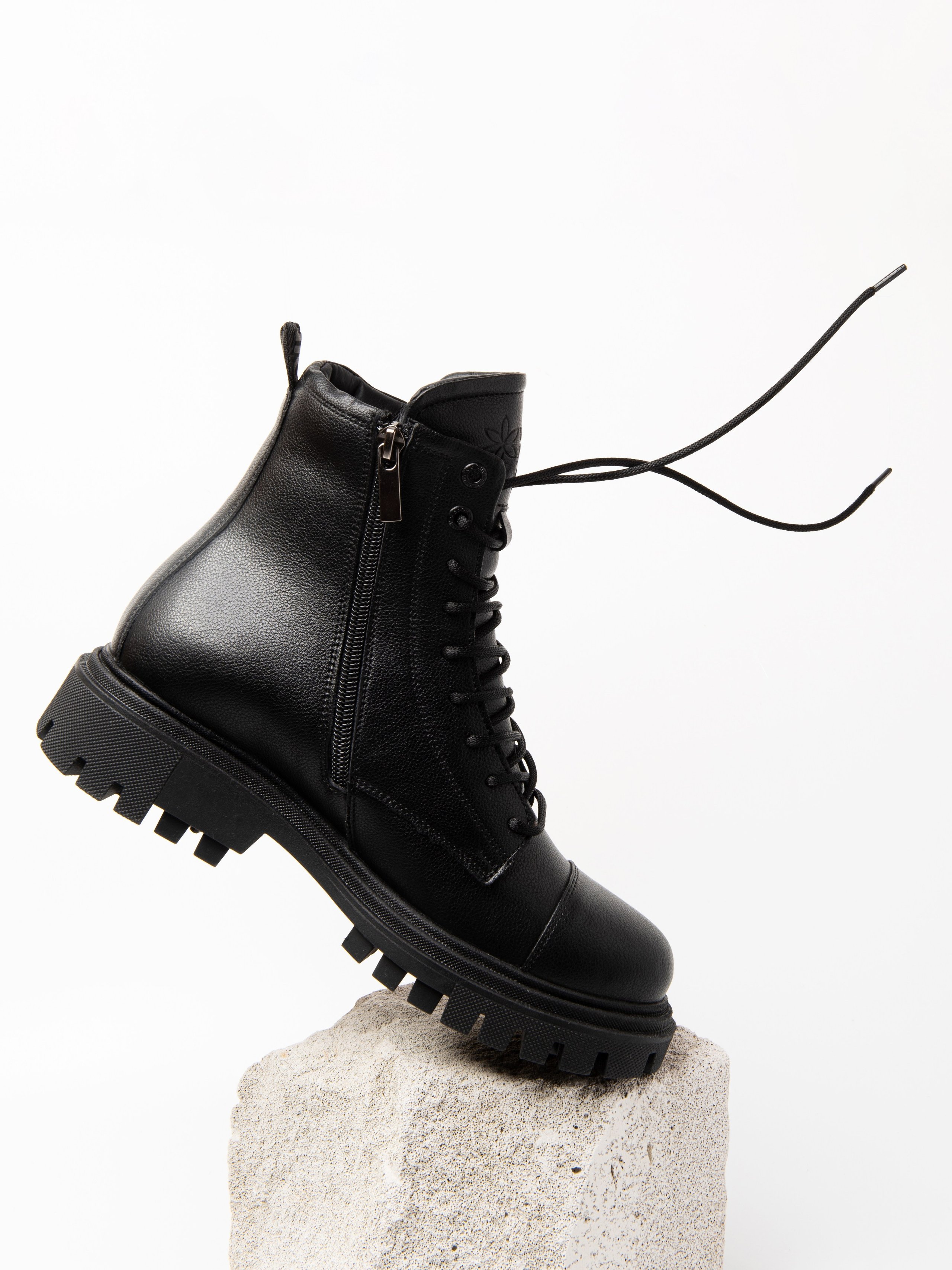 Обувь и аксессуары