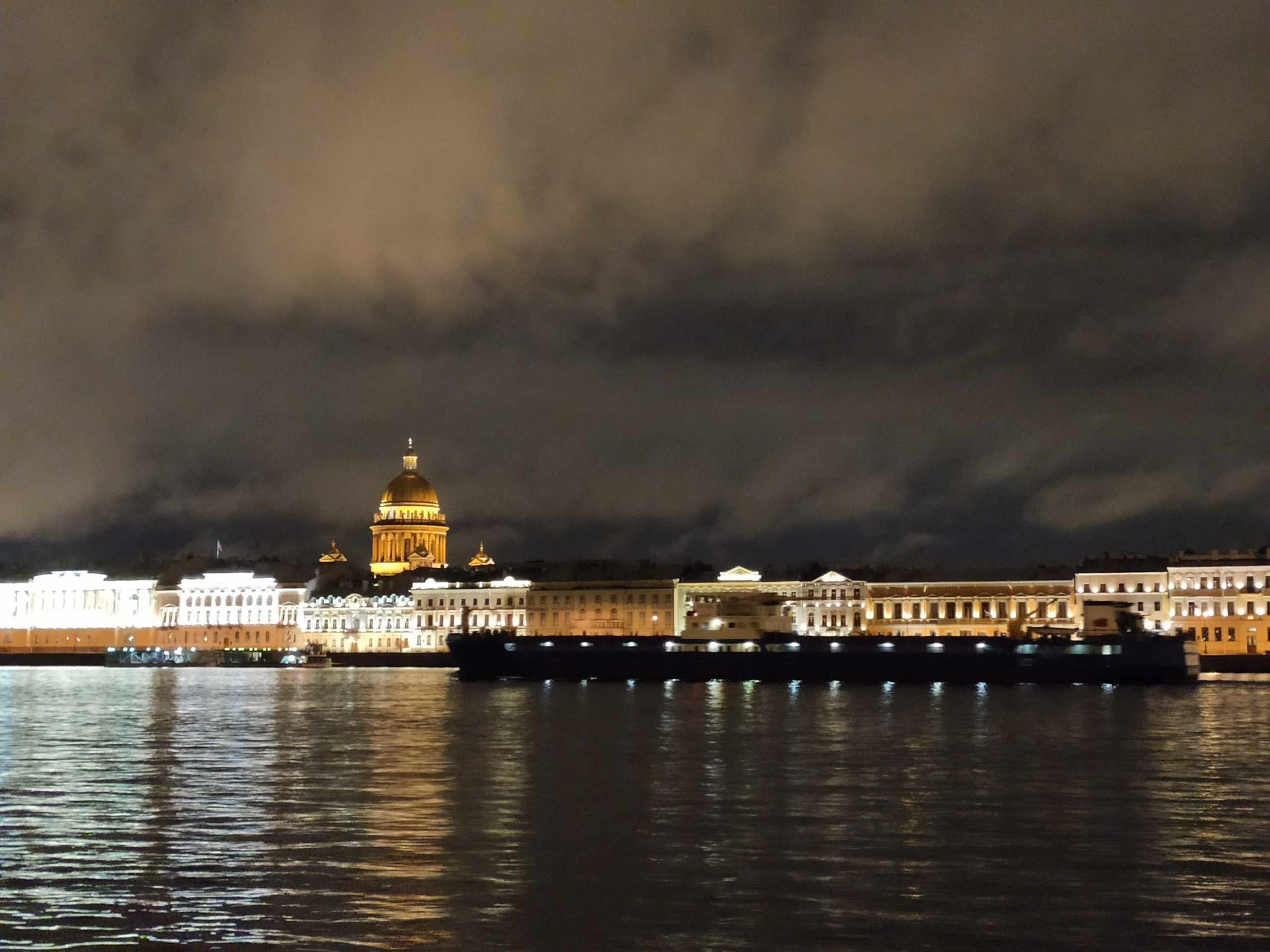Мосты разведены - пошли корабли в сторону Ладоги