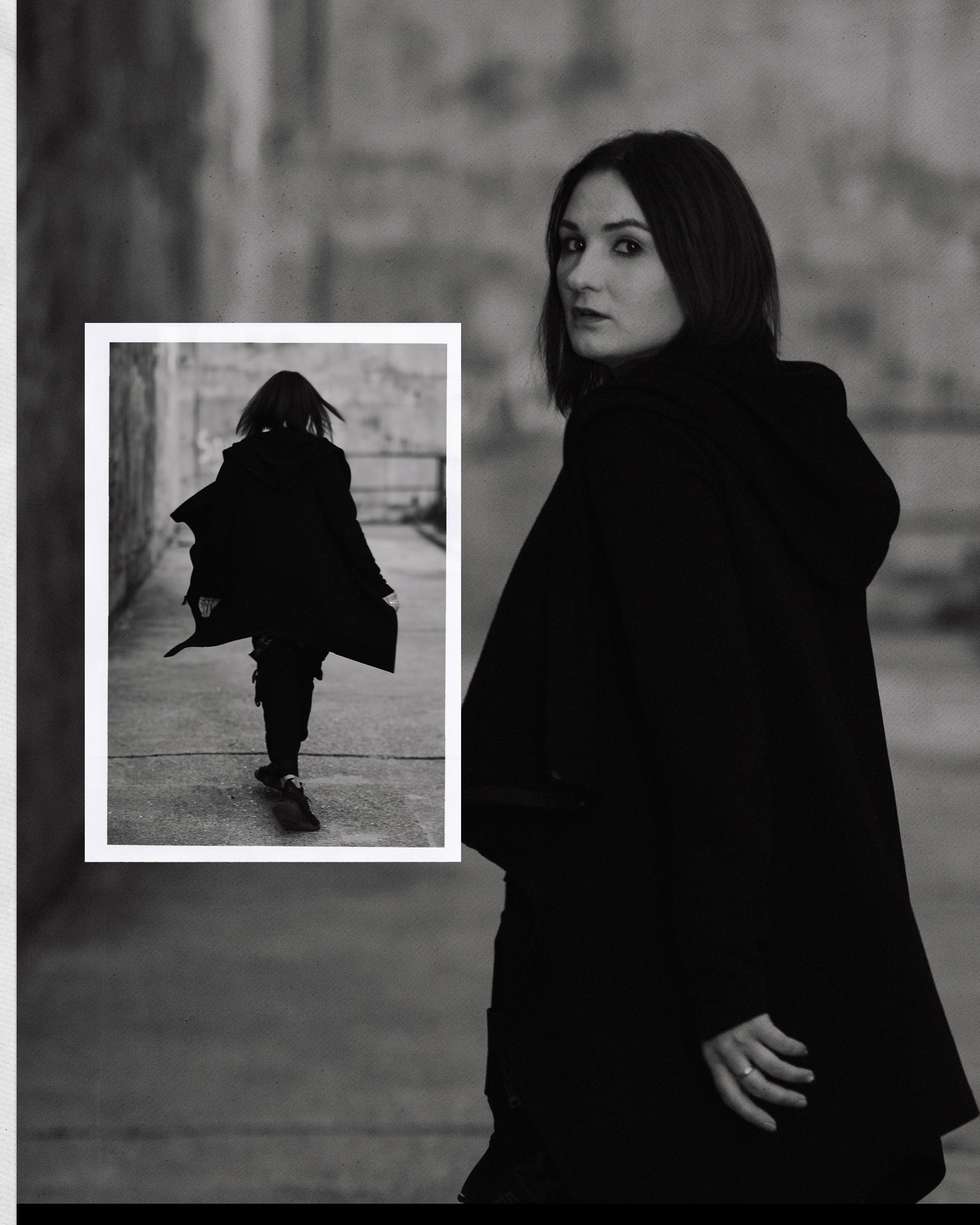 Девушка оглядывается на нас