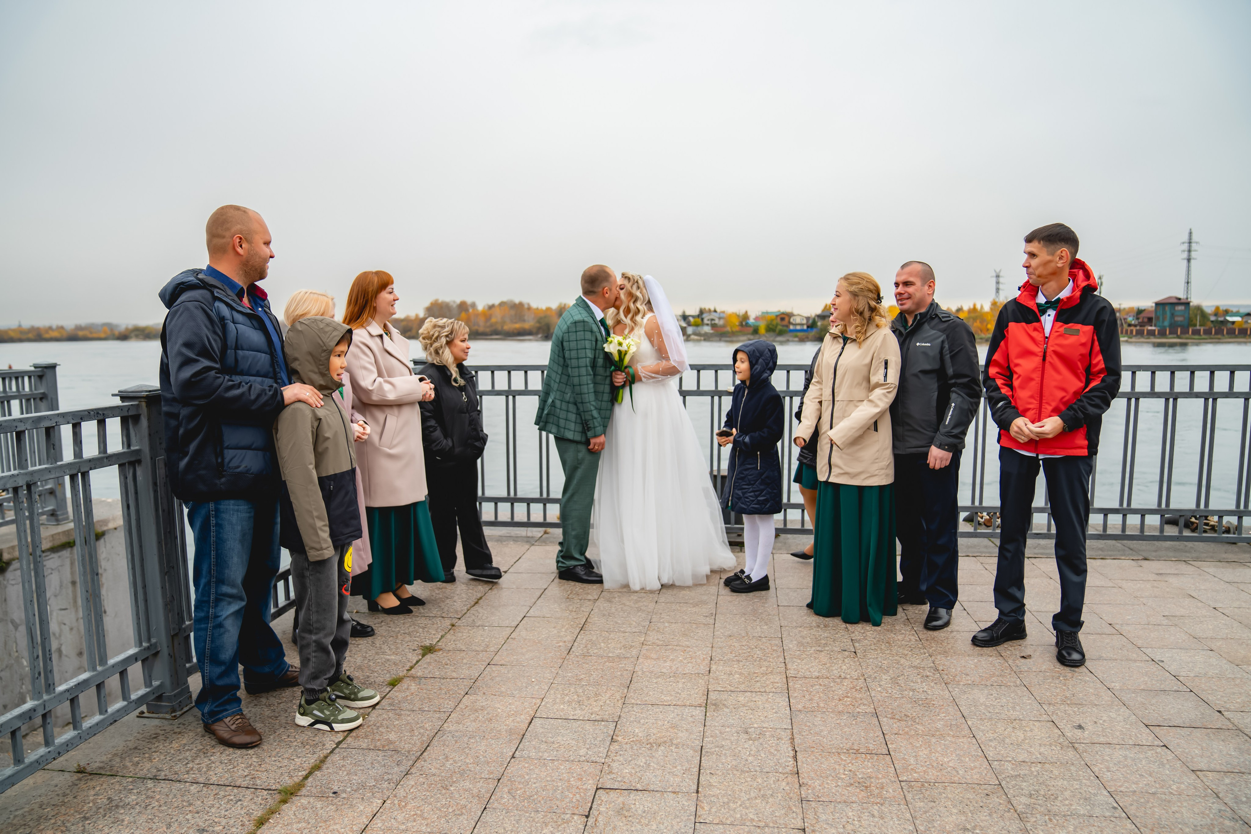 Осенняя Свадьба 2024. Занимаюсь профессиональной фотографией и живу рядом с Байкалом. Работаю в разных жанрах