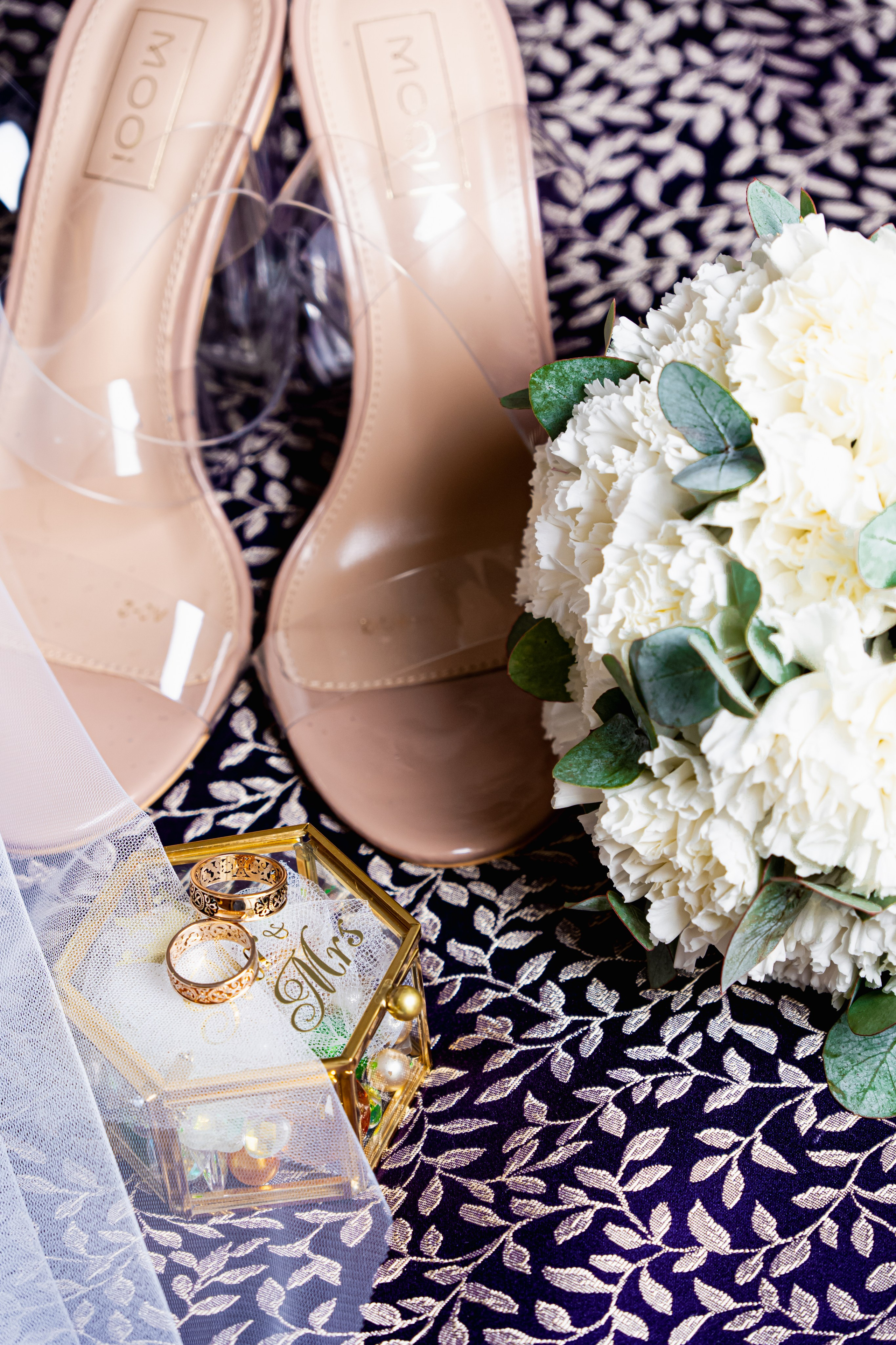 Сборы жениха и невесты в отеле: Северное море. Занимаюсь профессиональной фотографией и живу рядом с Байкалом. Работаю в разных жанрах