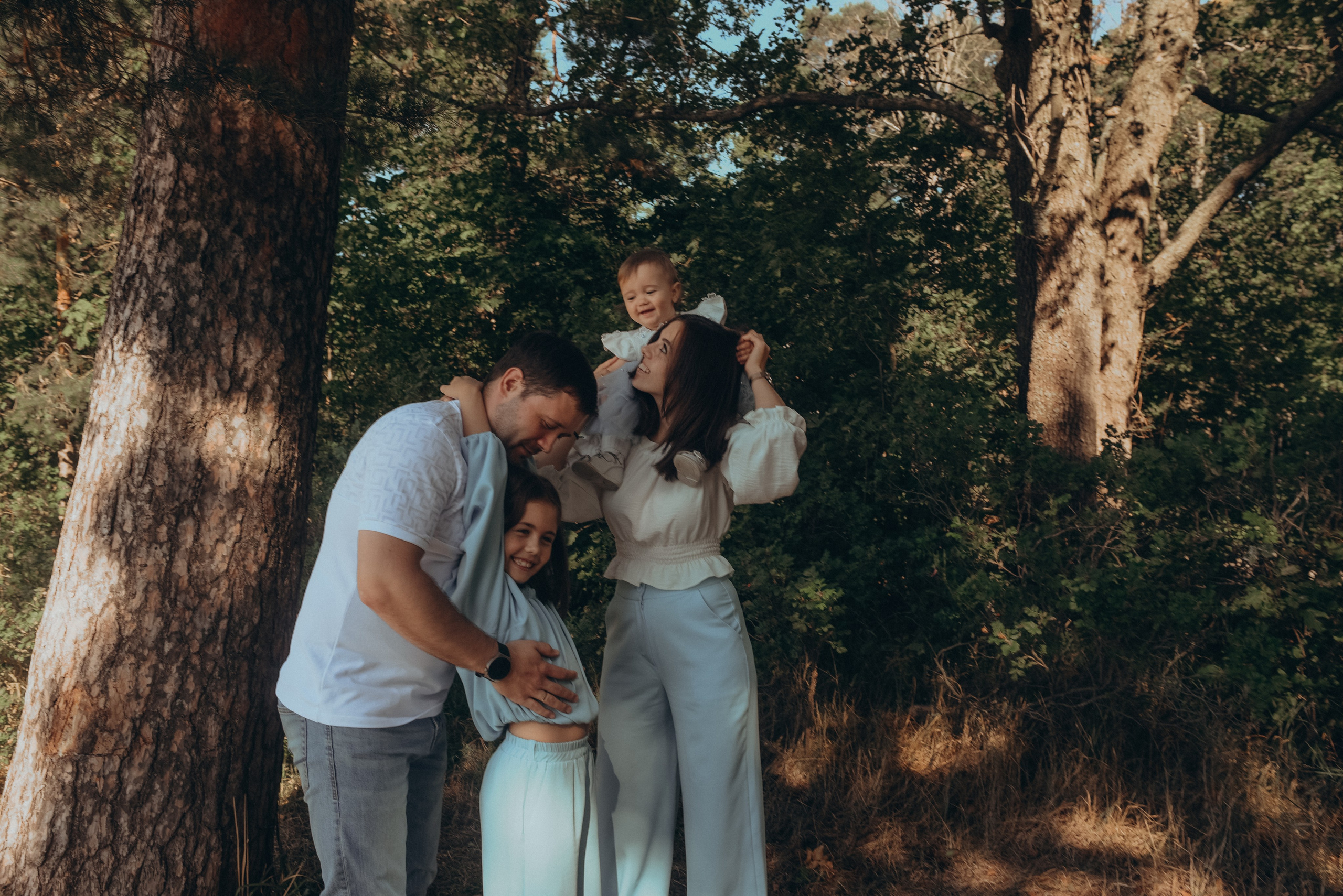 Семейная фотопрогулка на заливе. Алена Виталий Илона Ника. Семейный и свадебный фотограф в Санкт-Петербурге Яна