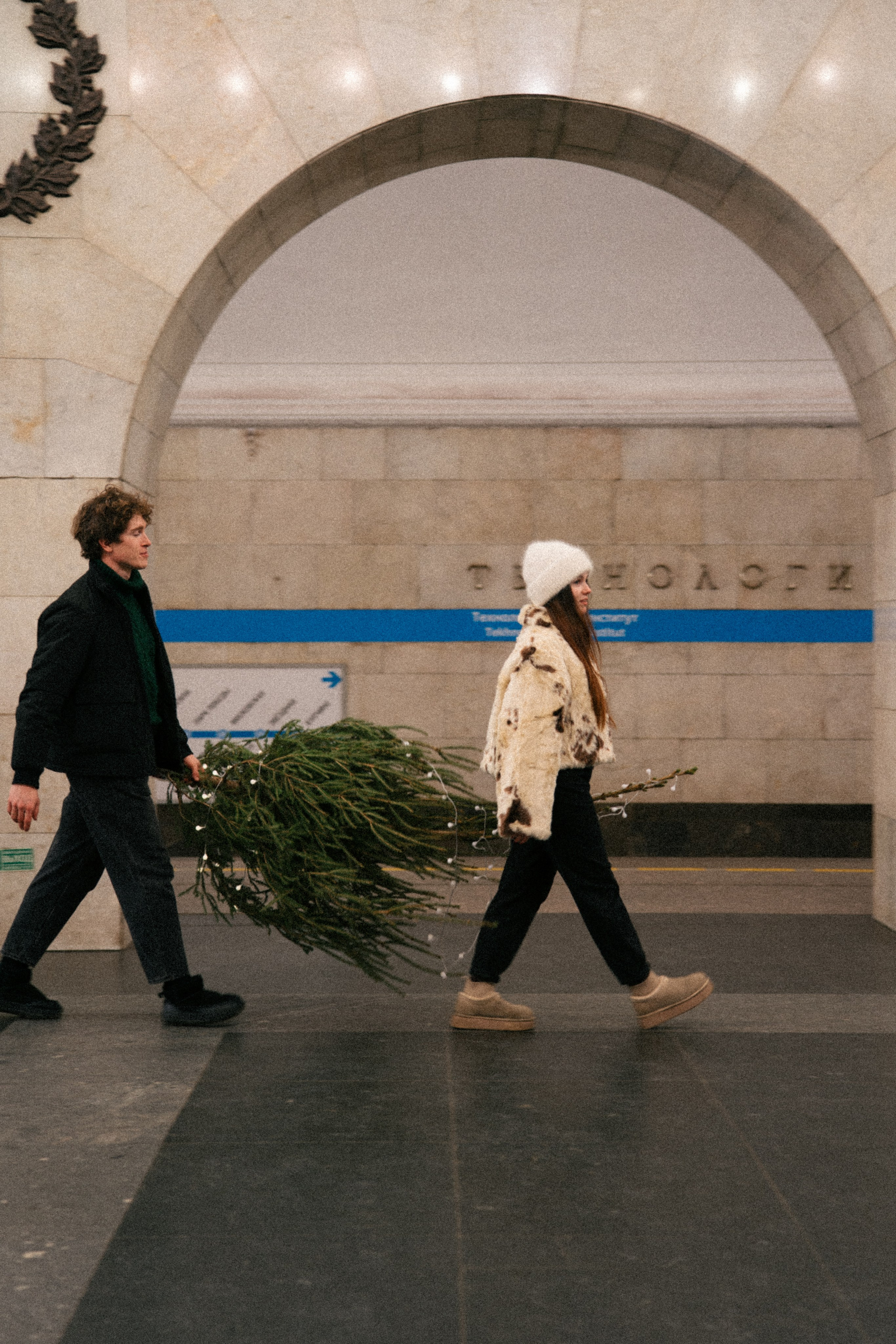 НОВОГОДНЯЯ ПРОГУЛКА ПАРЫ ПО ЧЕРНЫШЕВСКОЙ ПЕРЕД НОВЫМ ГОДОМ. Профессиональный фотограф, Санкт-Петербург — Виктория Богомолова