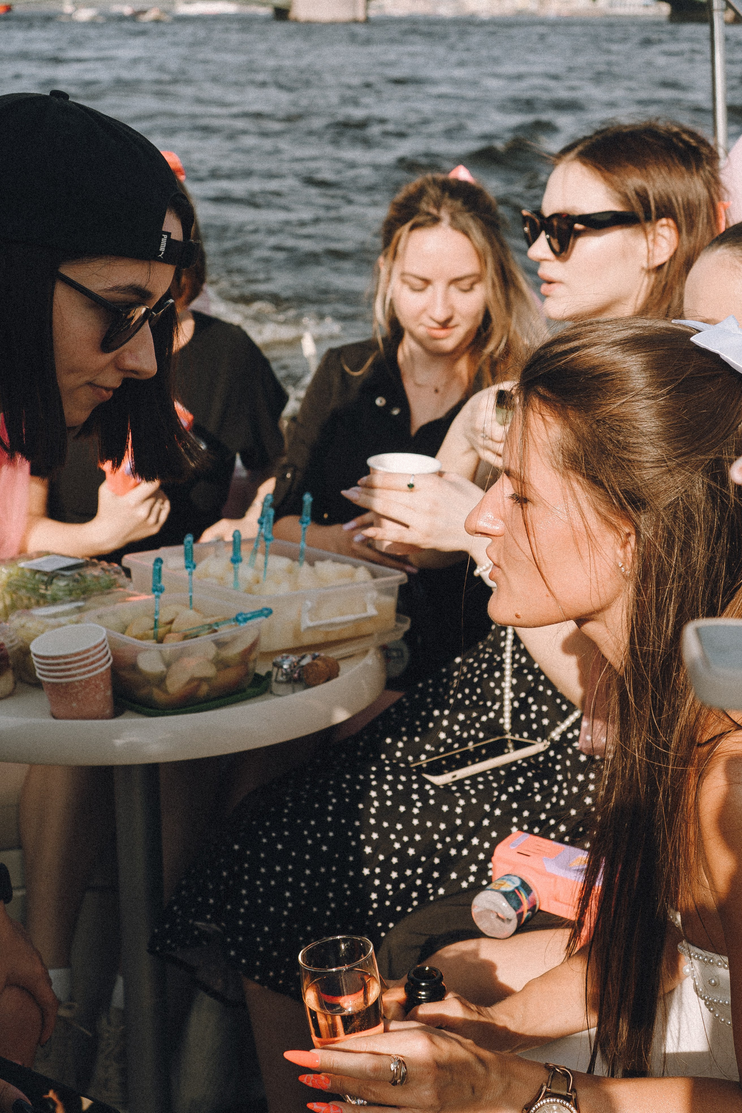 ДЕВИЧНИК НА КАТЕРЕ. Профессиональный фотограф, Санкт-Петербург — Виктория Богомолова