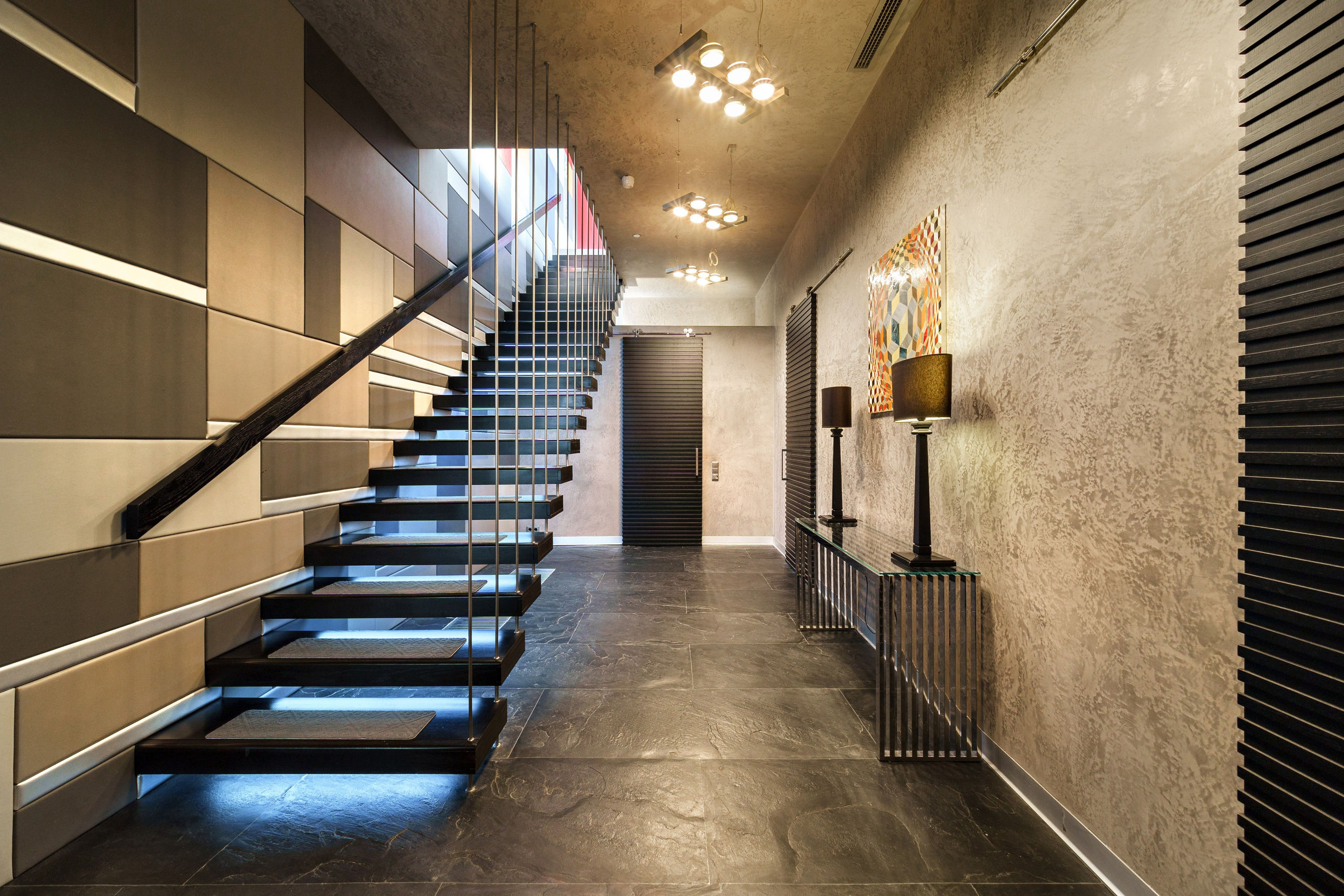 Фотография лестницы на второй этаж 