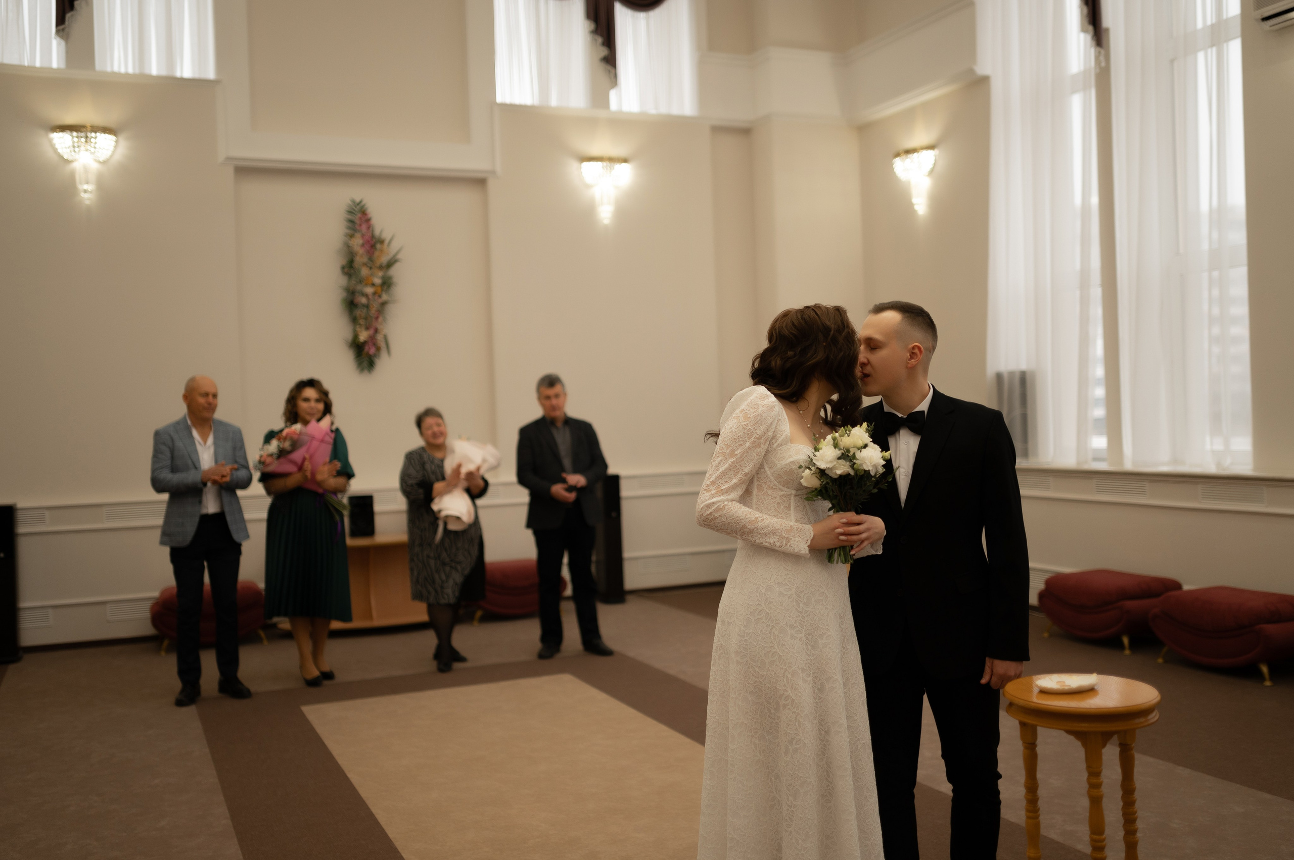 «И вот теперь остаются эти три: вера, надежда, любовь. Но величайшая из них — любовь». Твой личный проводник к красивым фотографиям в Старом Осколе