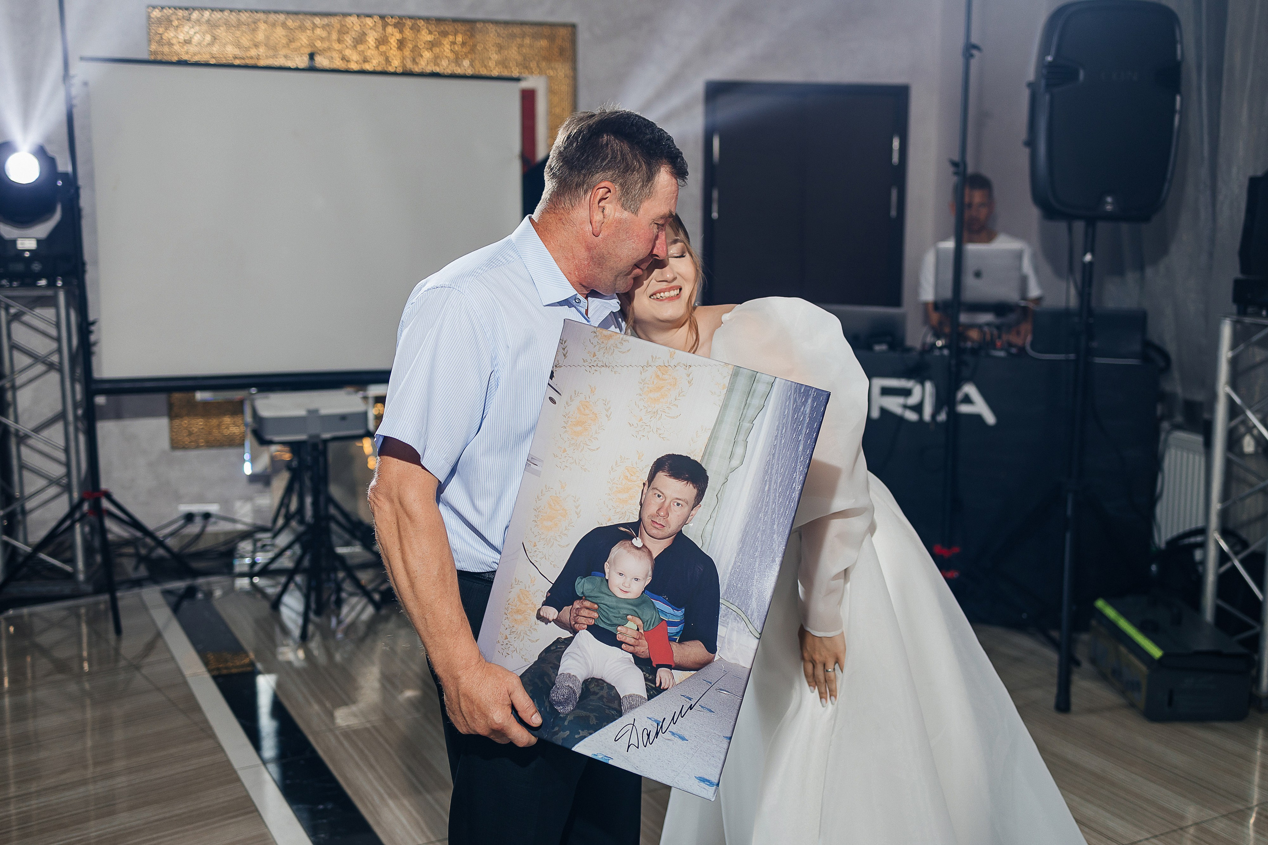 Свадебная фотосессия пары в номере отеля. Олег Сверчков | Свадебный фотограф Вологда