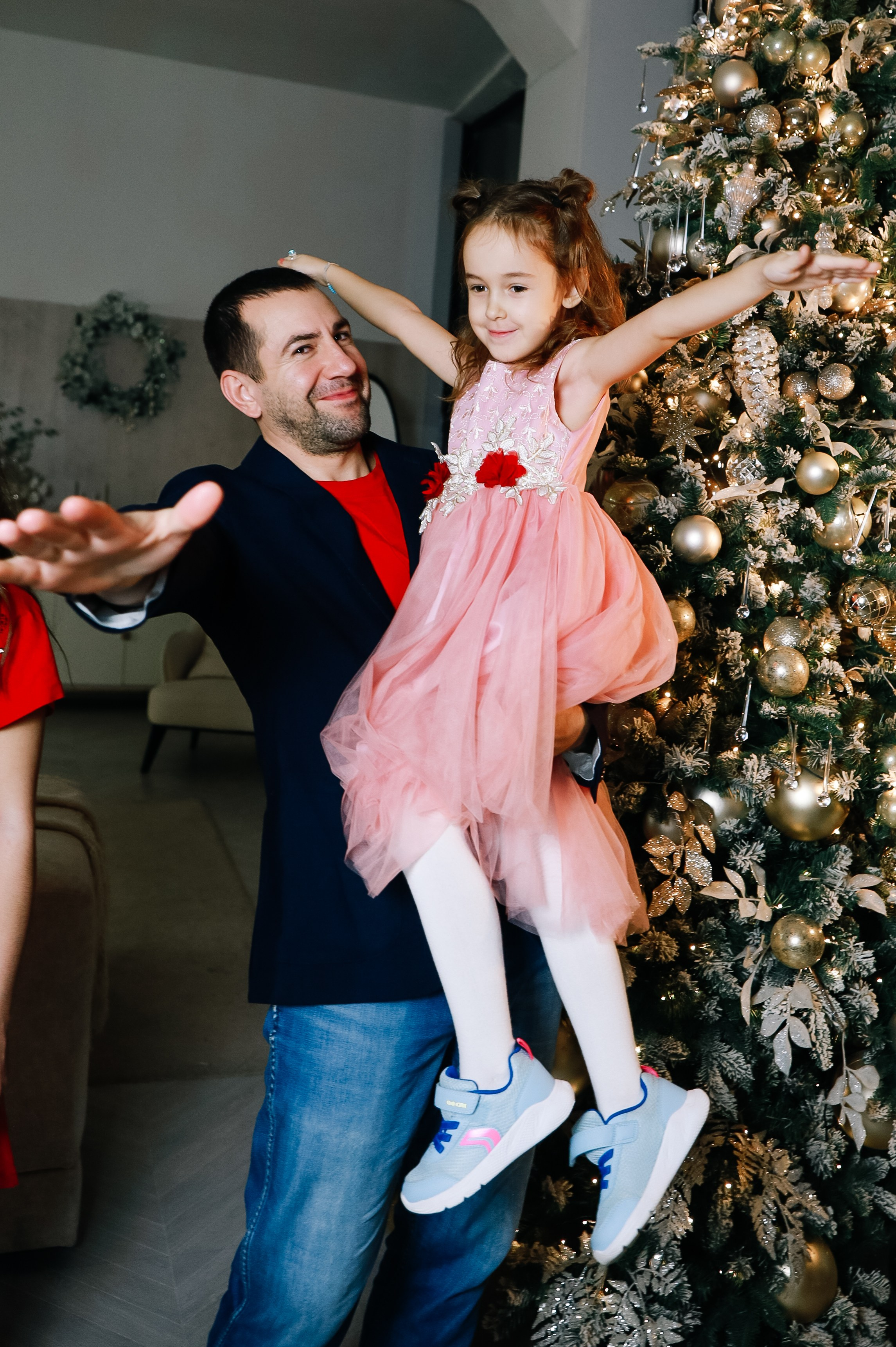 Дружная семья с четырьмя детьми. Визуал для эспертов и блогеров