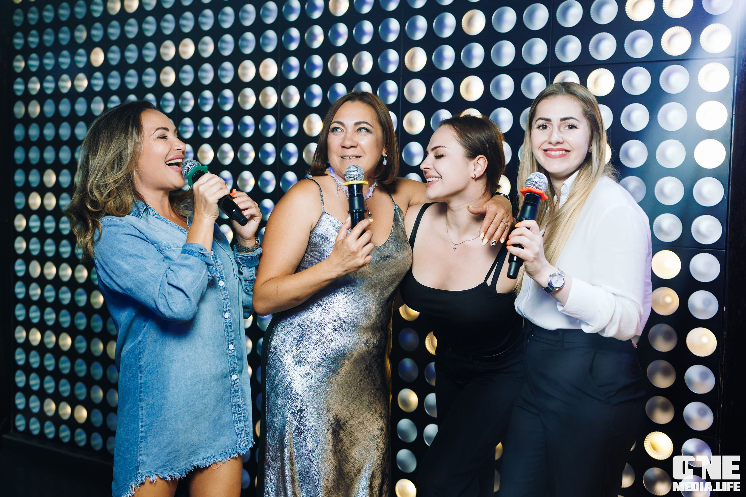 Фоторепортаж из караоке-клуба Эйфория. One Media Life: фоторепортажи, фотоотчеты с мероприятий и заведений