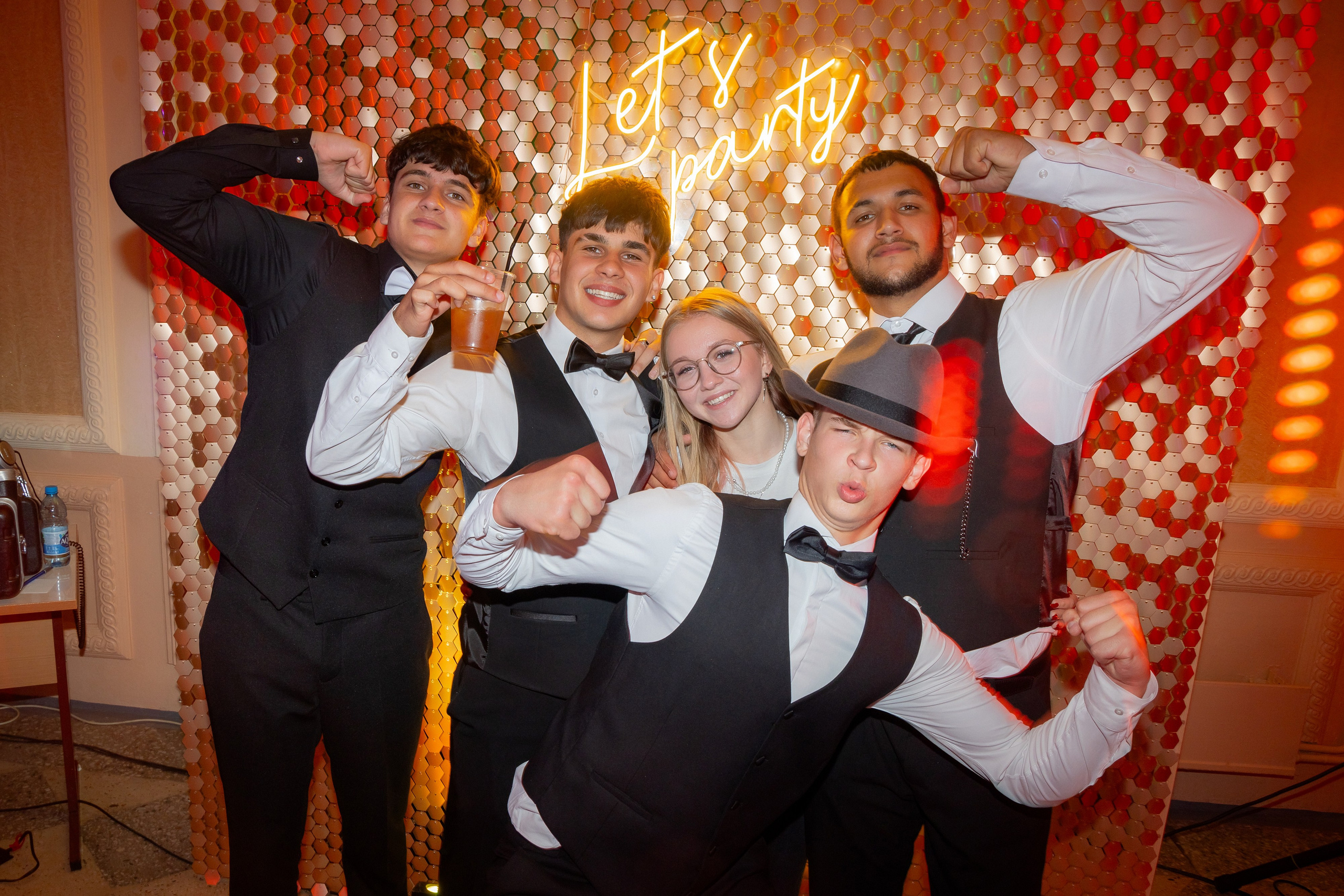 Школьный выпускной 2024 год в Соколе (Минск). Свадебный фотограф в Минске/Беларуси Сергей Спиридонов