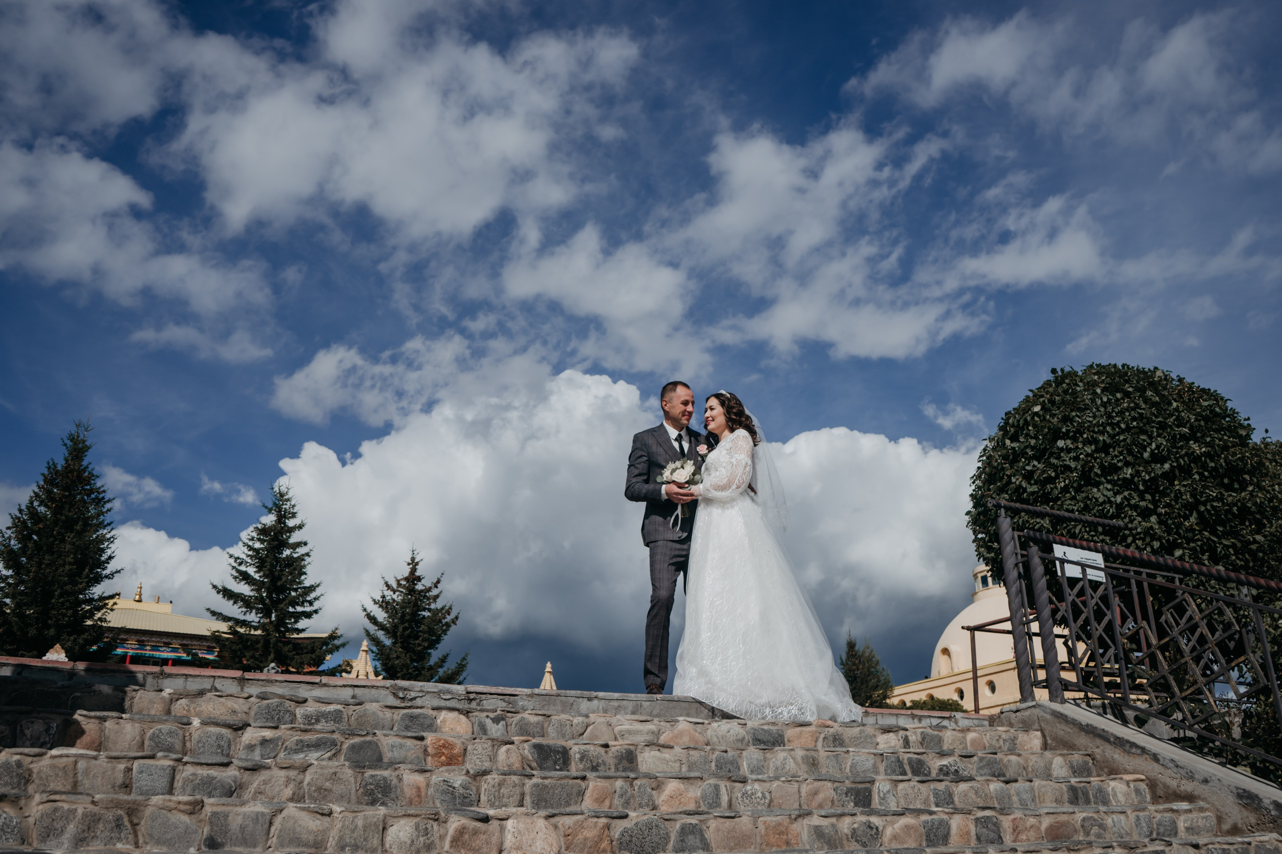 Свадебный фотографии с прогулки в окрестностях Улан-Удэ. Фотограф в Улан-Удэ. Свадебный фотограф в Улан-Удэ