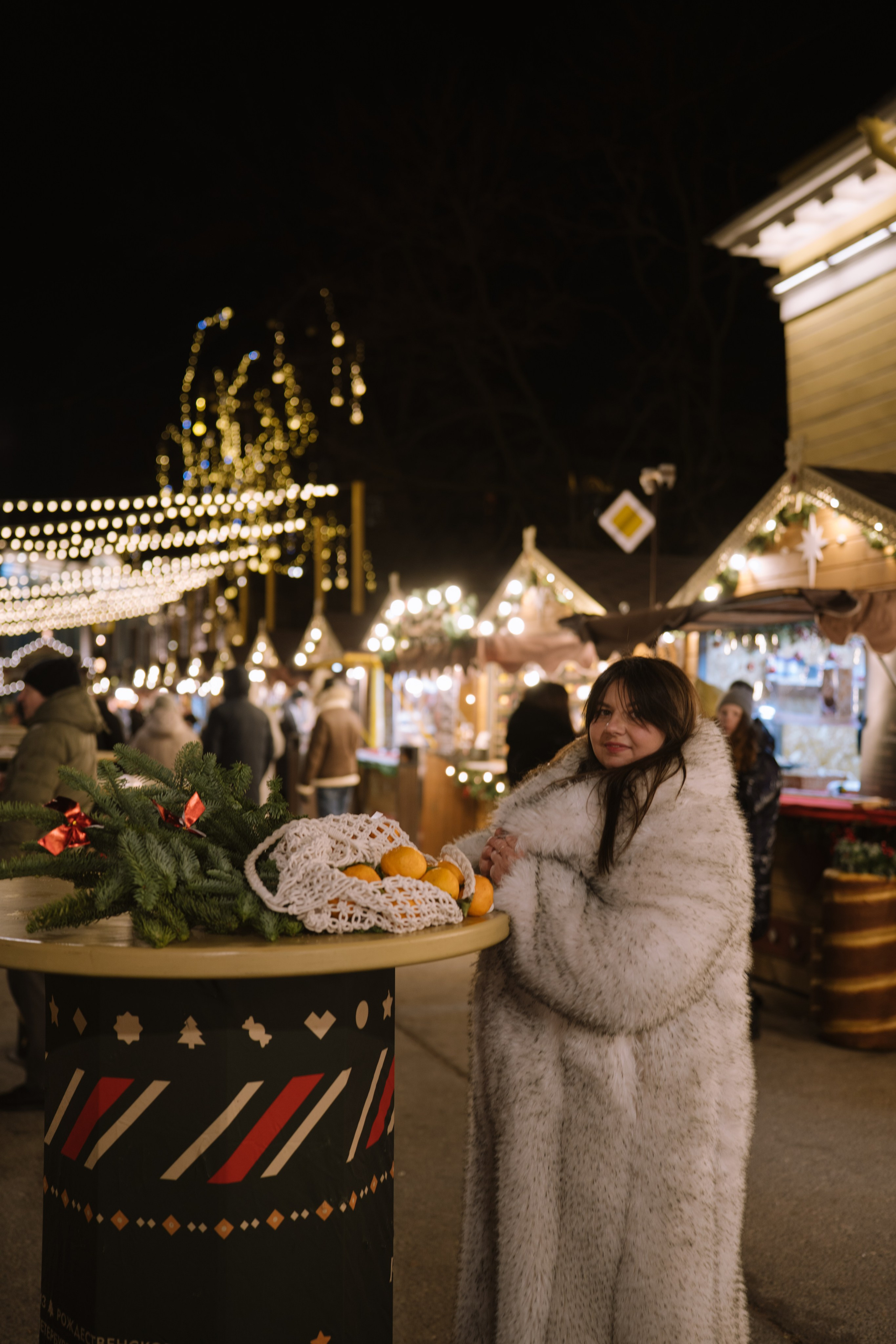 ПРОГУЛКА НА МАНЕЖНОЙ ПЛОЩАДИ ДЛЯ ДЕВУШКИ ПЕРЕД НОВЫМ ГОДОМ (НОВОГОДНЯЯ ФОТОСЕССИИЯ НА МАНЕЖНОЙ ПЛОЩАДИ). Профессиональный фотограф, Санкт-Петербург — Виктория Богомолова