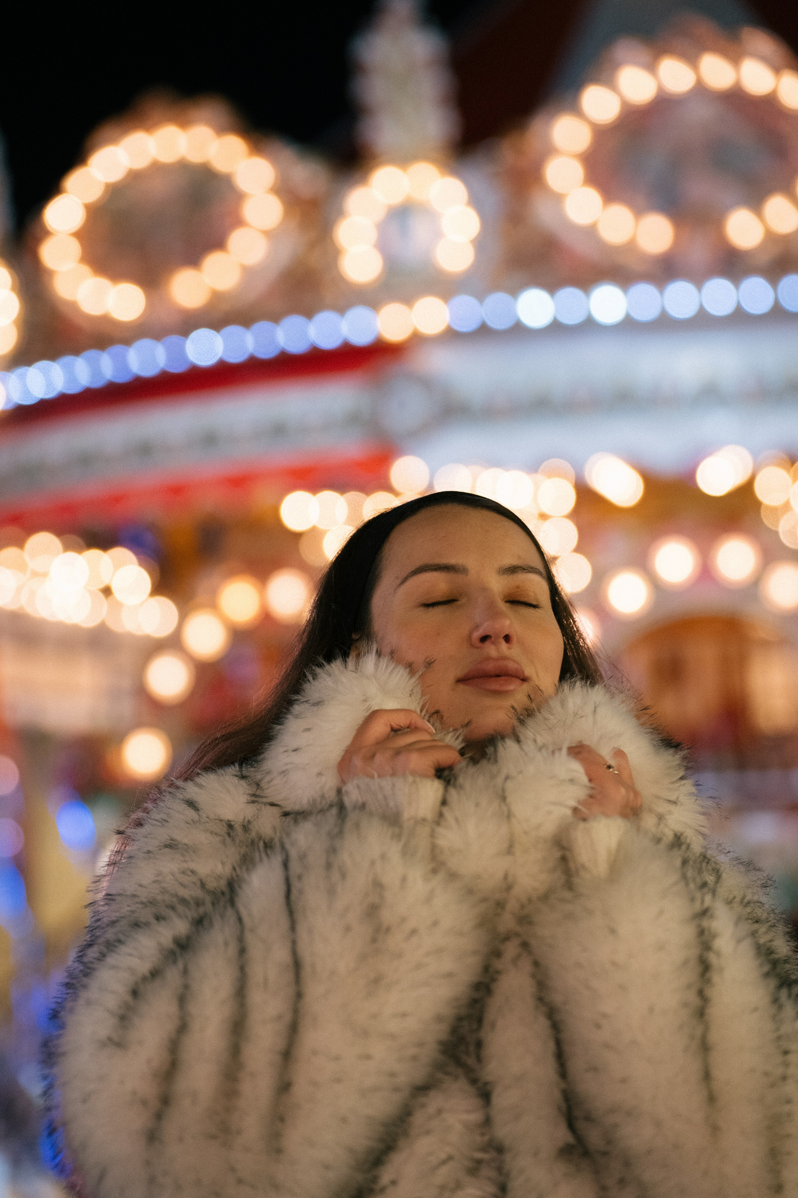 ПРОГУЛКА НА МАНЕЖНОЙ ПЛОЩАДИ ДЛЯ ДЕВУШКИ ПЕРЕД НОВЫМ ГОДОМ (НОВОГОДНЯЯ ФОТОСЕССИИЯ НА МАНЕЖНОЙ ПЛОЩАДИ). Профессиональный фотограф, Санкт-Петербург — Виктория Богомолова