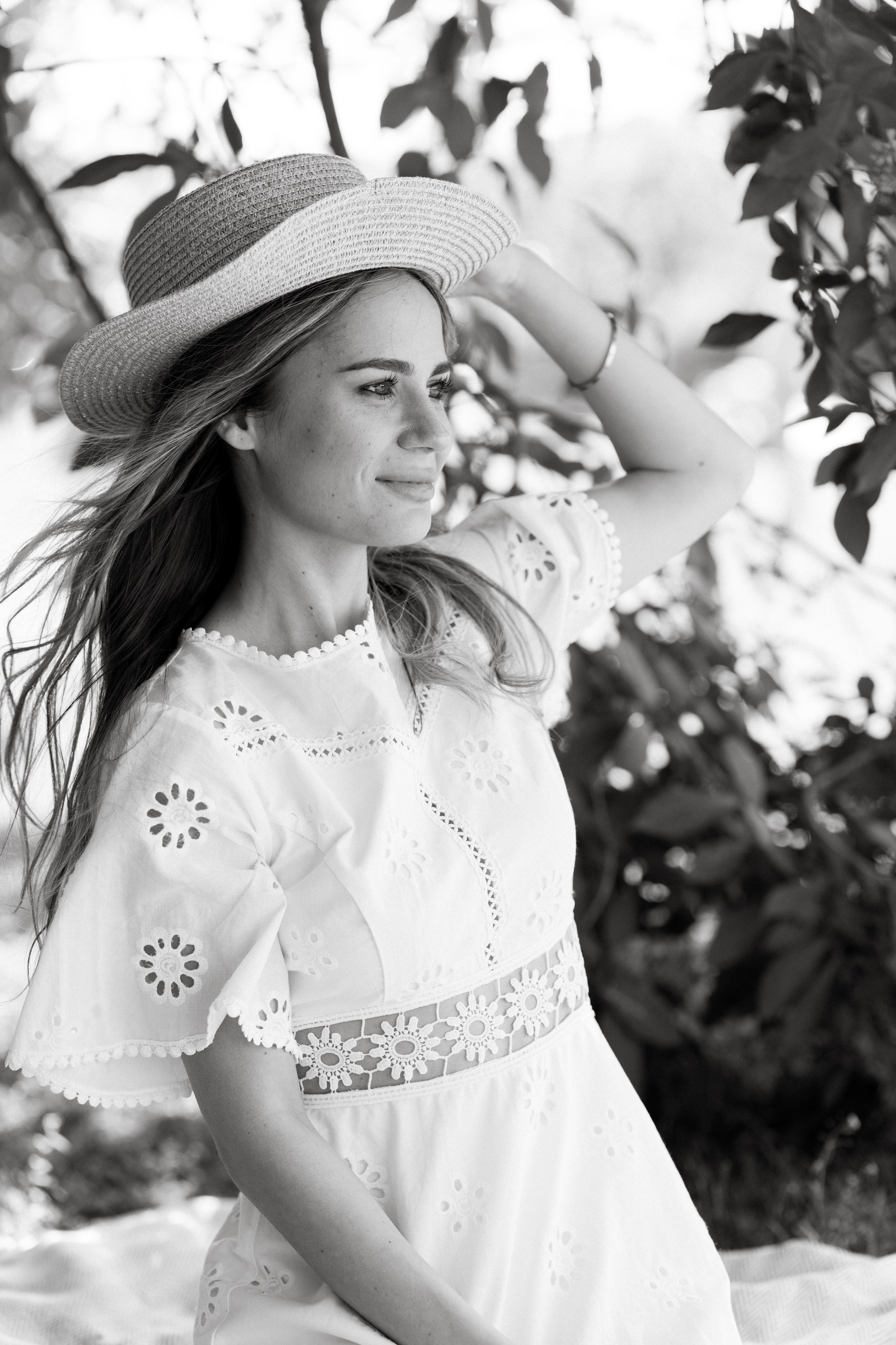 Нежная Динара в сирени. Семейный и портретный фотограф в Санкт-Петербурге Татьяна Гримоть