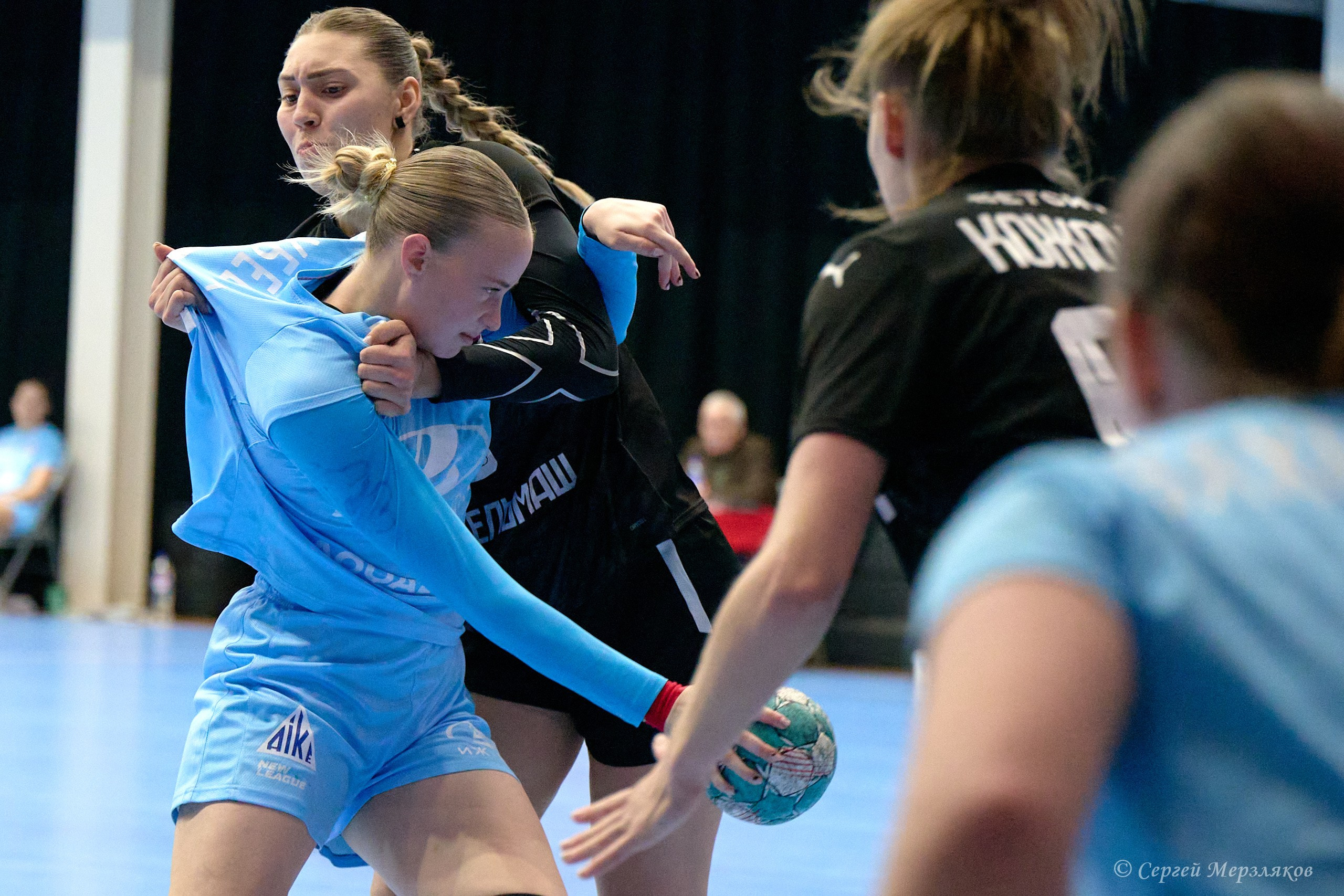 Гандбол. OLIMPBET Суперлига. «Университет» — «Ростов-Дон». Спортивный репортажный фотограф в Ижевске Сергей Мерзляков