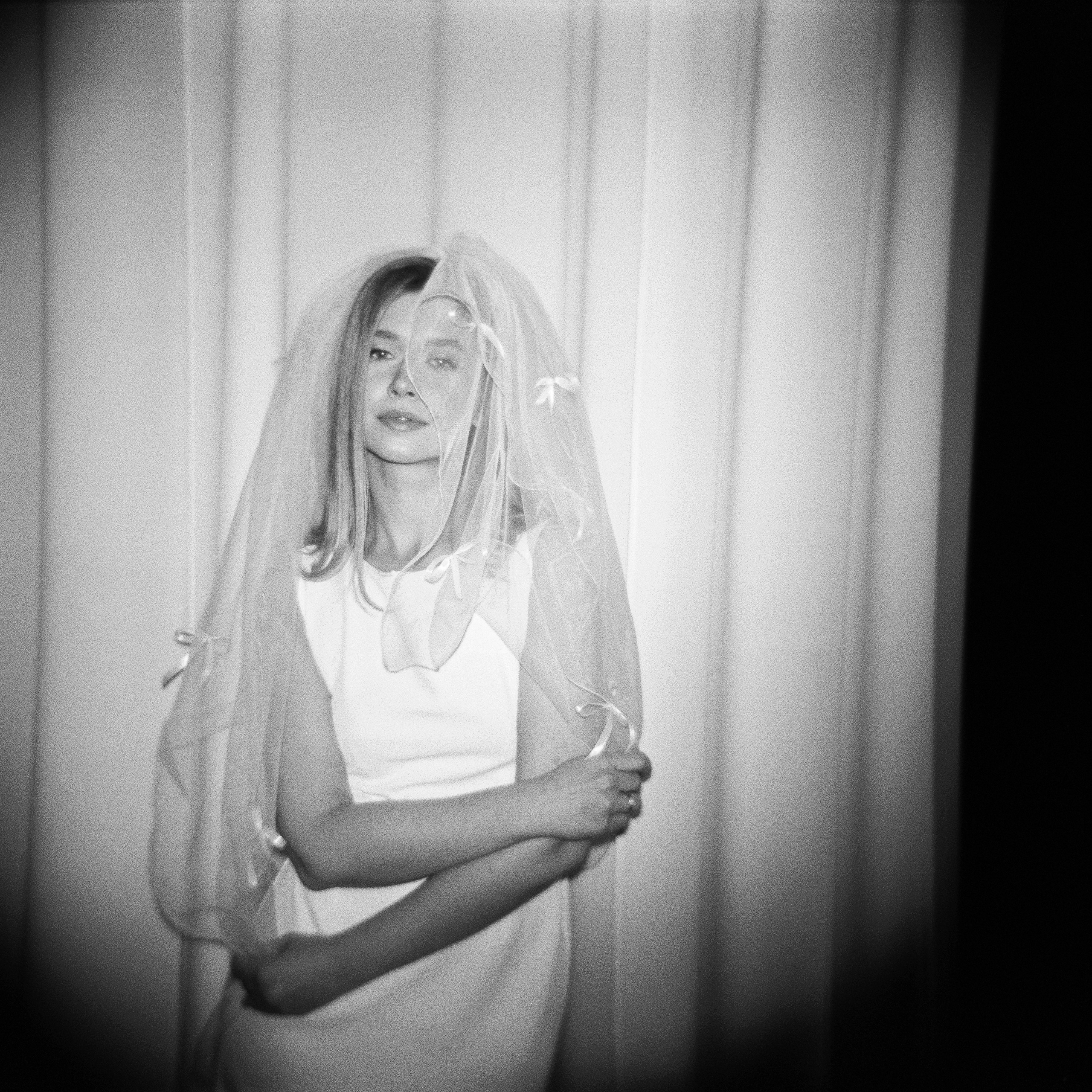 Свадебная фотосессия для двоих в студии, камерная свадьба в Москве