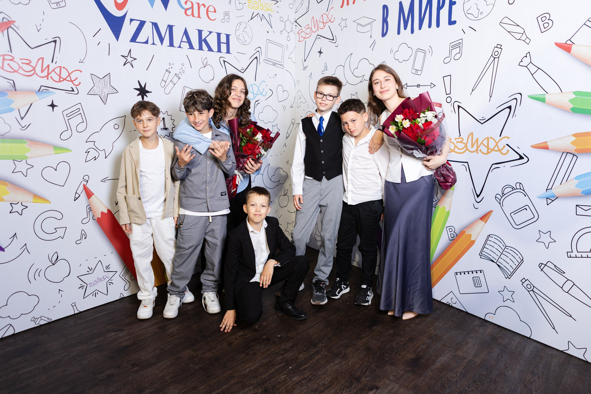 Яркая фотосессия для выпускного 4 класса в ресторане Весенний лофт. Семейный и детский фотограф в СПБ, Пушкин, Колпино, Славянка, Тосно