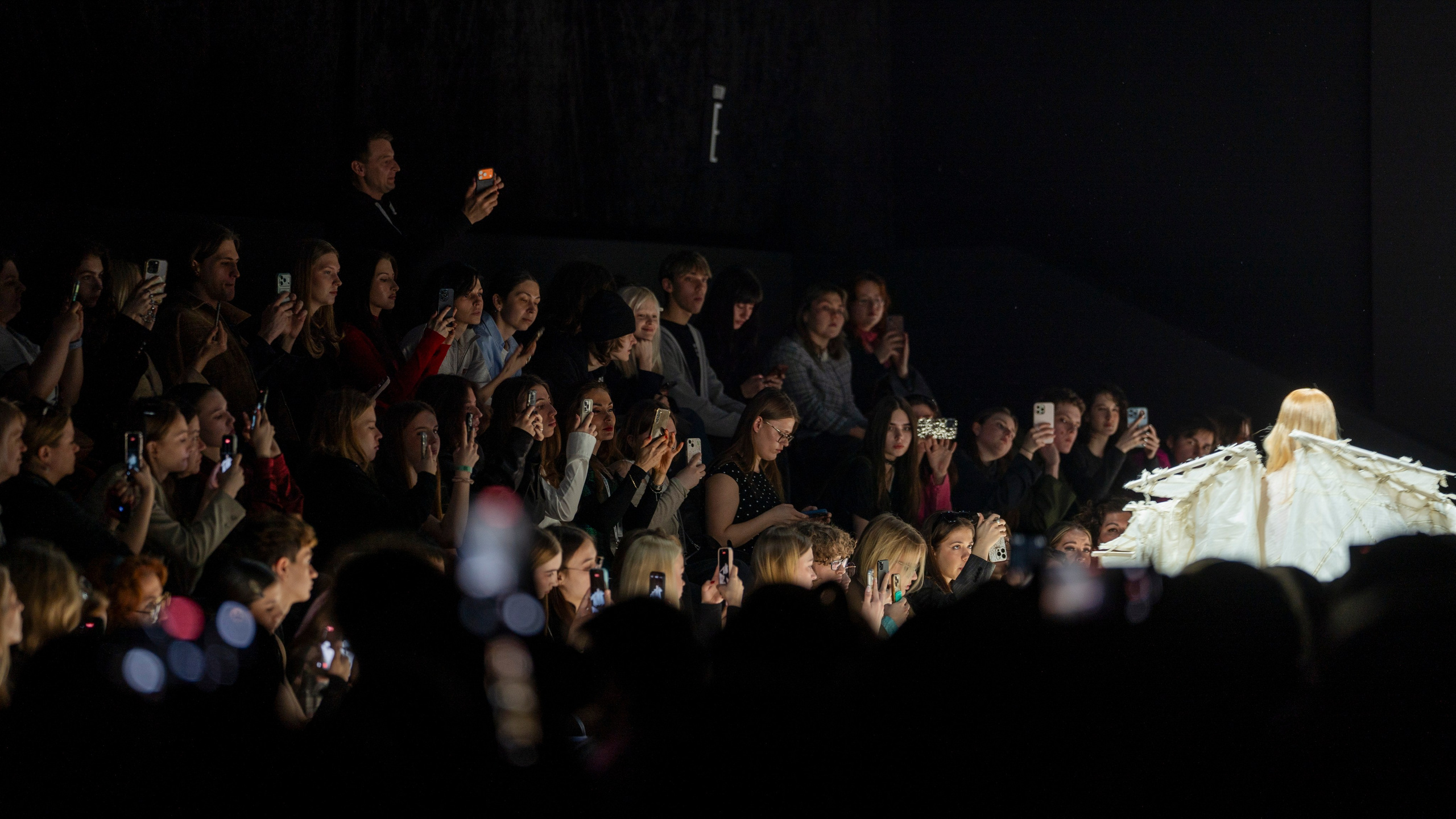 Показ Школы дизайна НИУ ВШЭ на Московской неделе моды. Фотограф в Москве Савкина Евгения