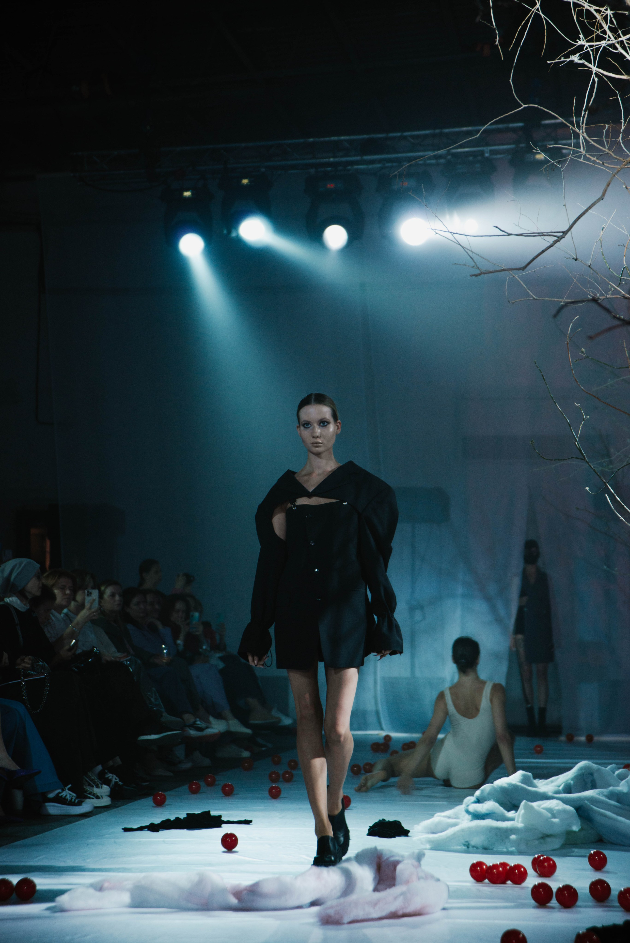 Показ «Красный Шум». Ксения Glossa. Портретный и репортажный фотограф в Самаре