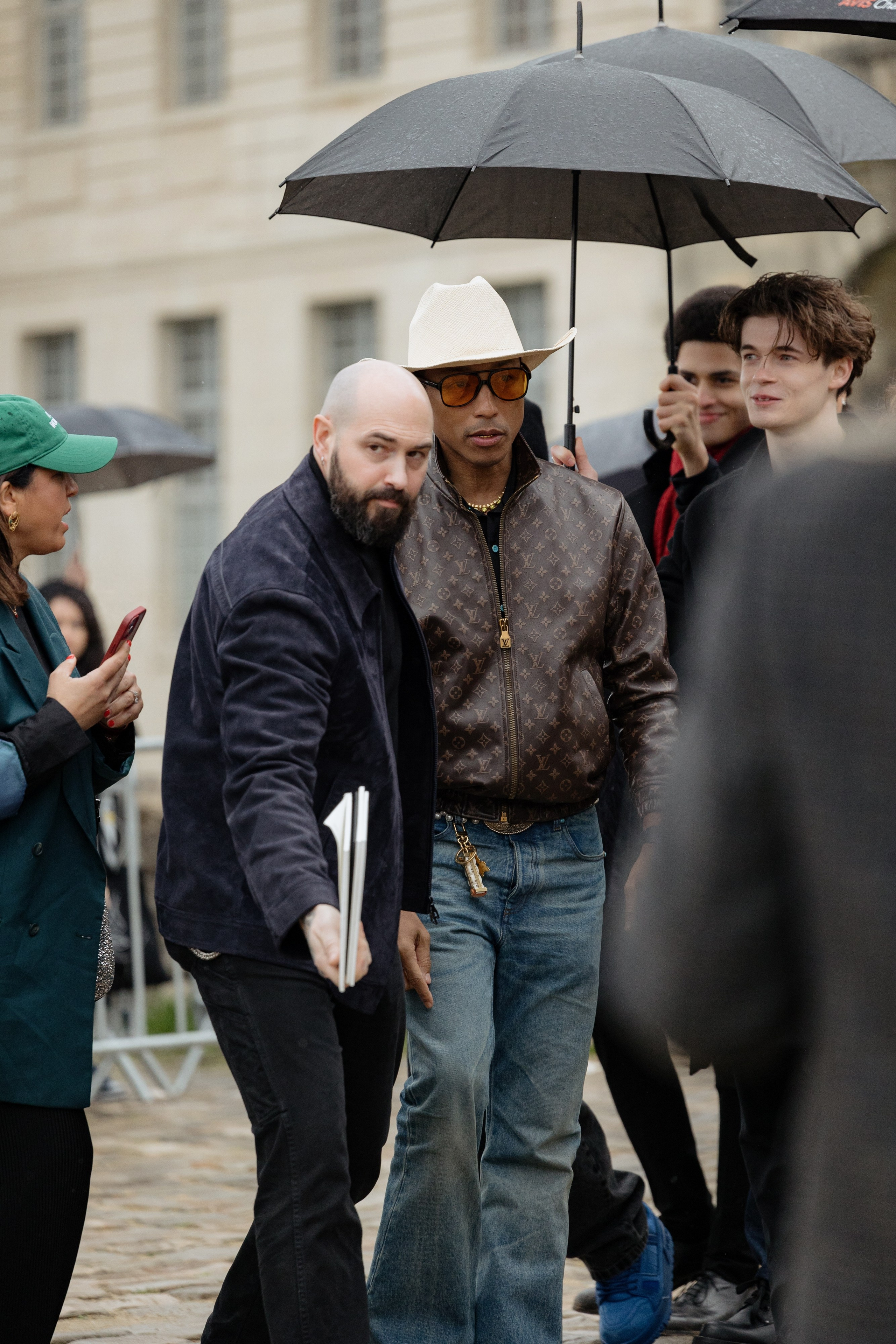 LOEWE PFW WOMENSWEAR FALL-WINTER 24/25. Photographer in Milan Ivan Goncharov