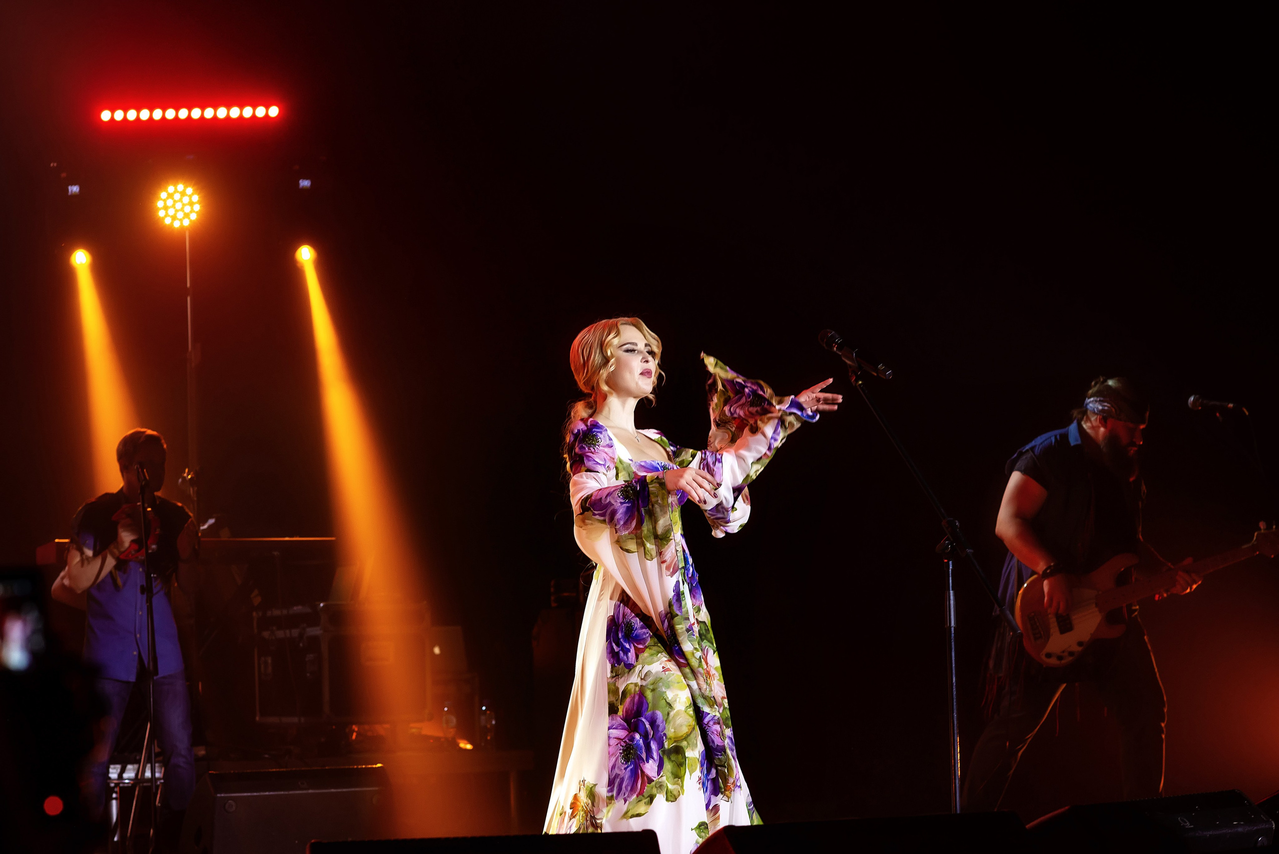 Концерт Пелагеи. Школьный, фэшн фотограф в Тюмени и в России Ирина Королева