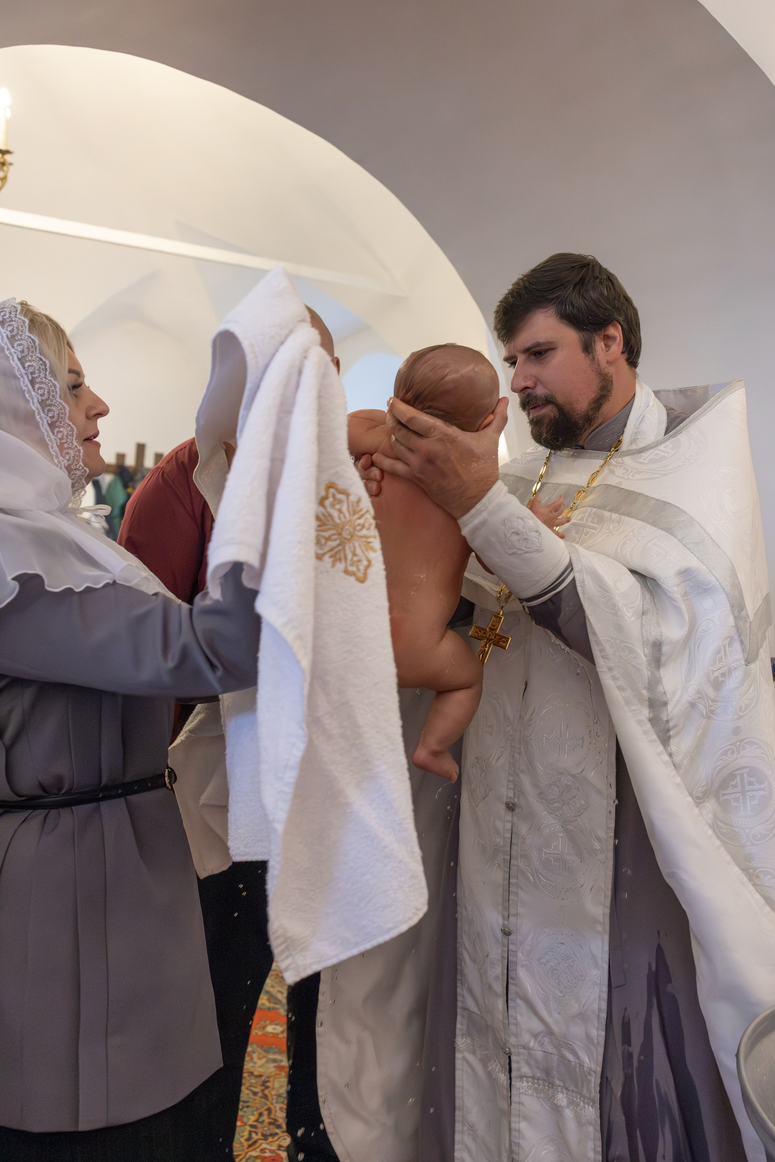 Таинство Крещения Степана в храме Воскресения Христова, с. Трубино (Калужская обл.). Надежда Стар семейный и церковный фотограф в Жукове и Калужской области
