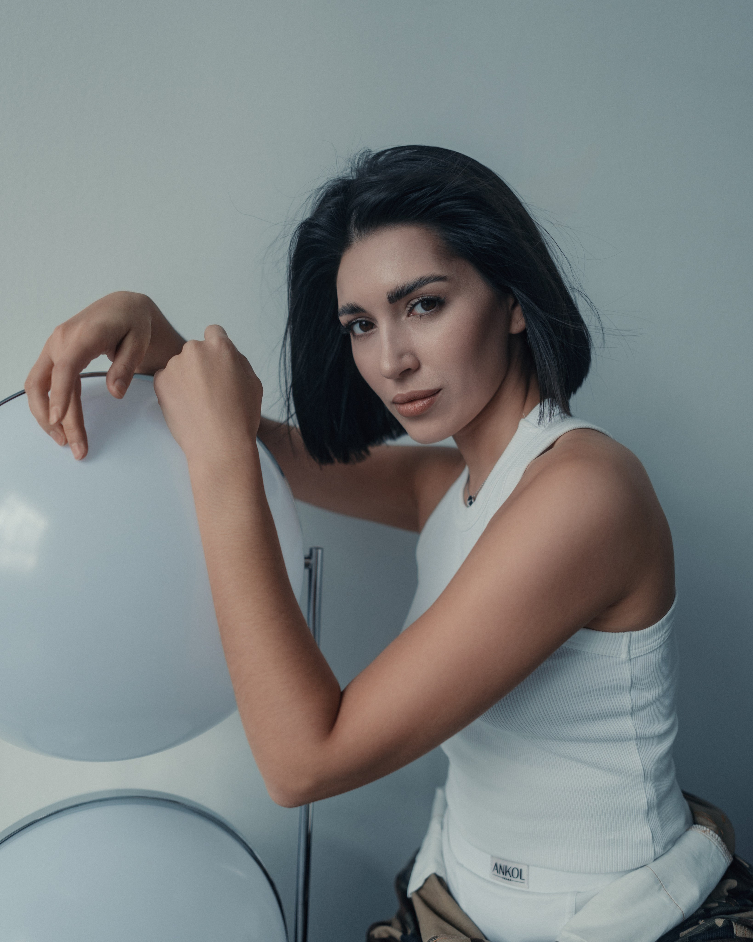 Эмоциональный портрет женщины в стиле минимализм