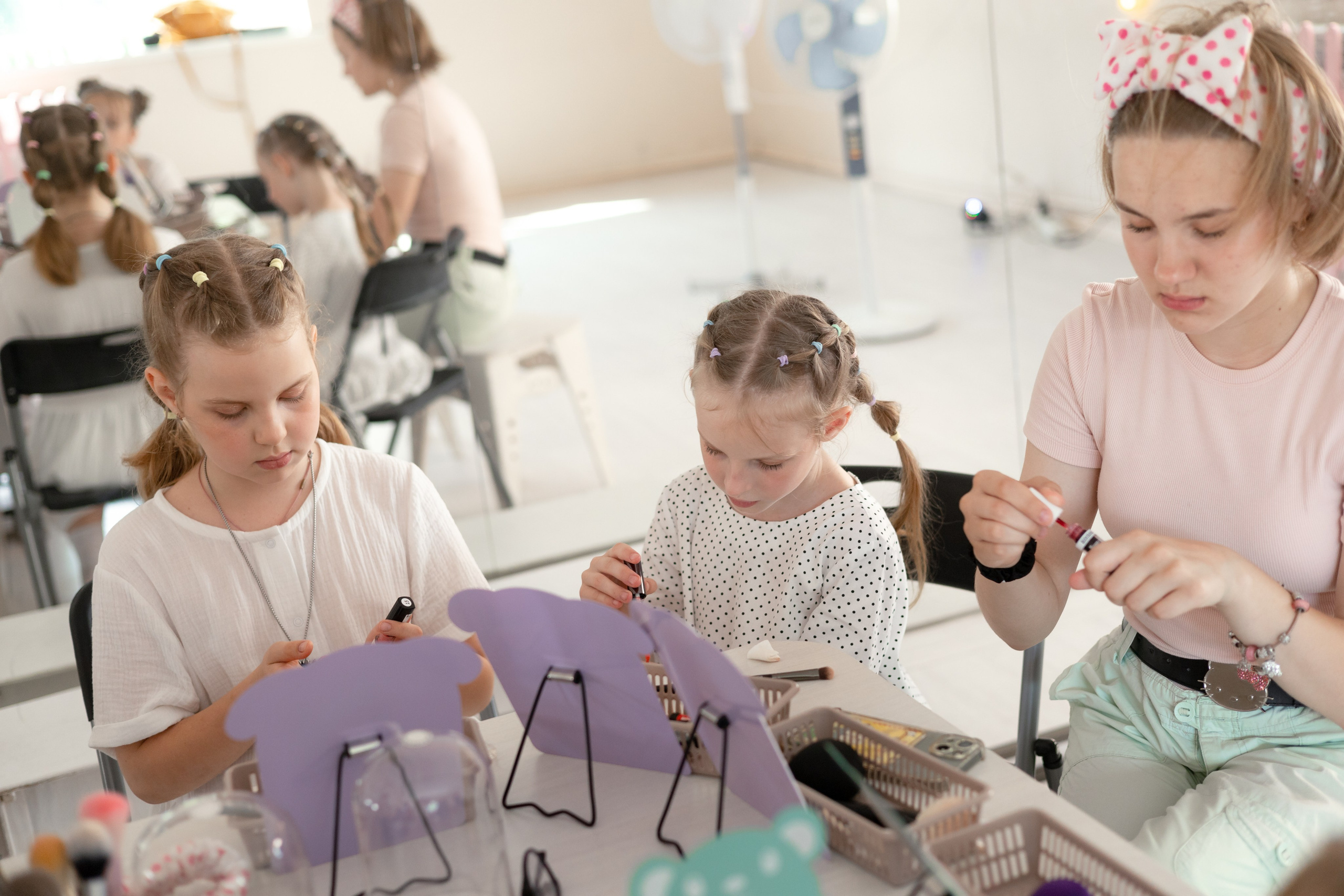 Мастер-класс макияжа на 9-й день рождения Вероники. Школа для девочек во Владивостоке — Само Совершенство