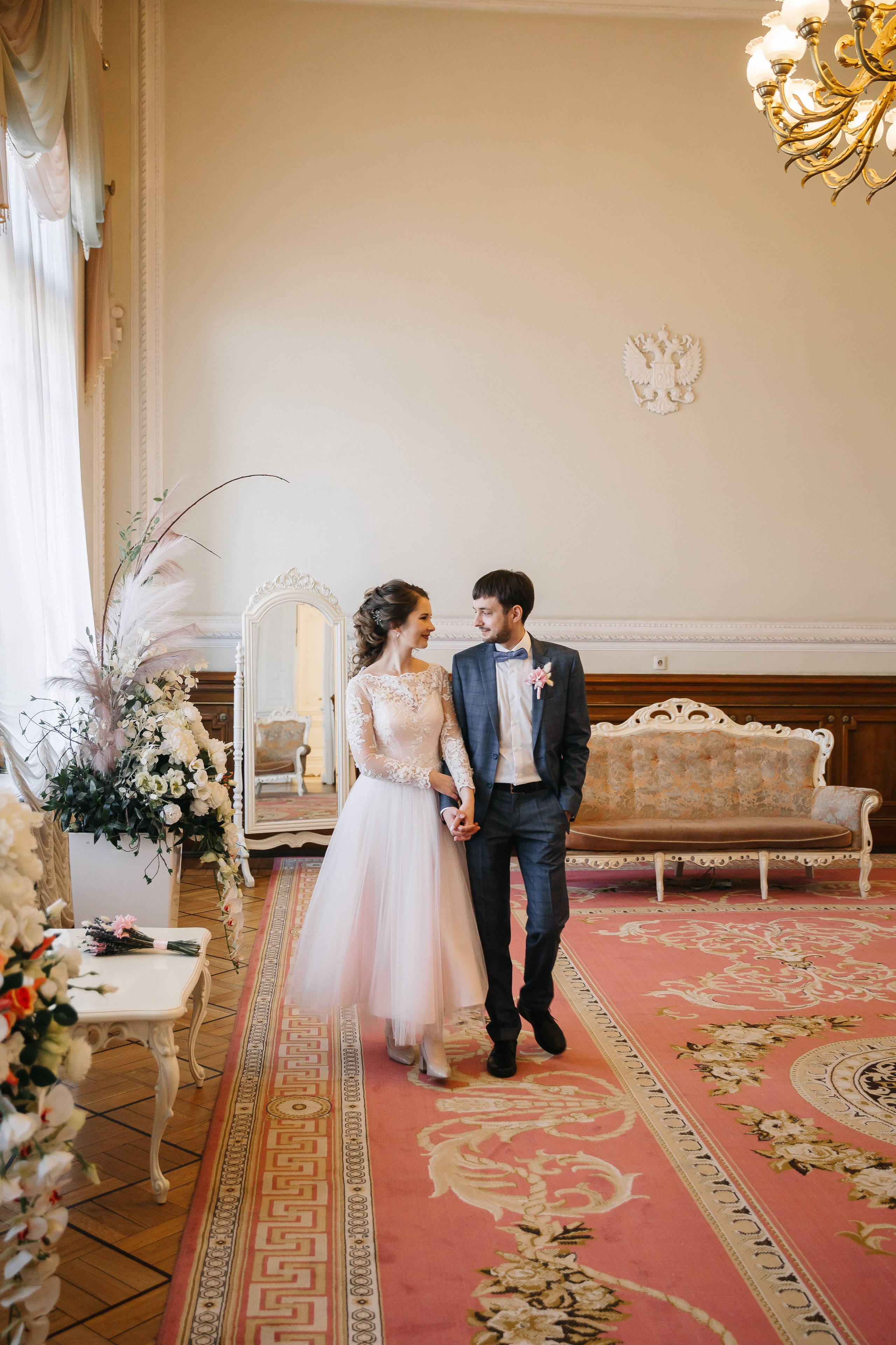 МАЙ | Дворец № 1, Атланты, Эрмитажный дворик. Свадебный фотограф в Санкт-Петербурге Полина Корзухина