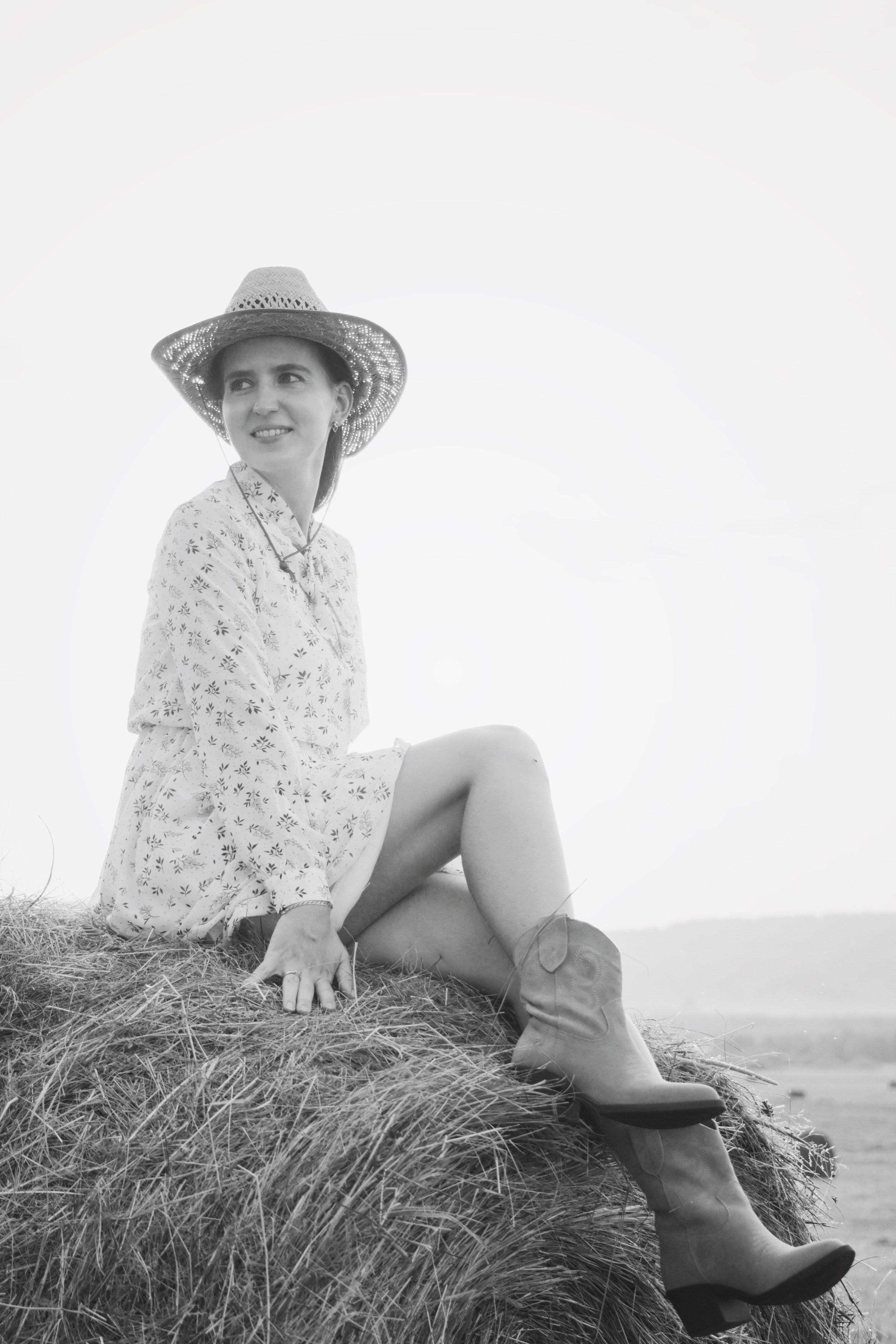 Три девицы на сене). Фотограф Марсель Батыршин