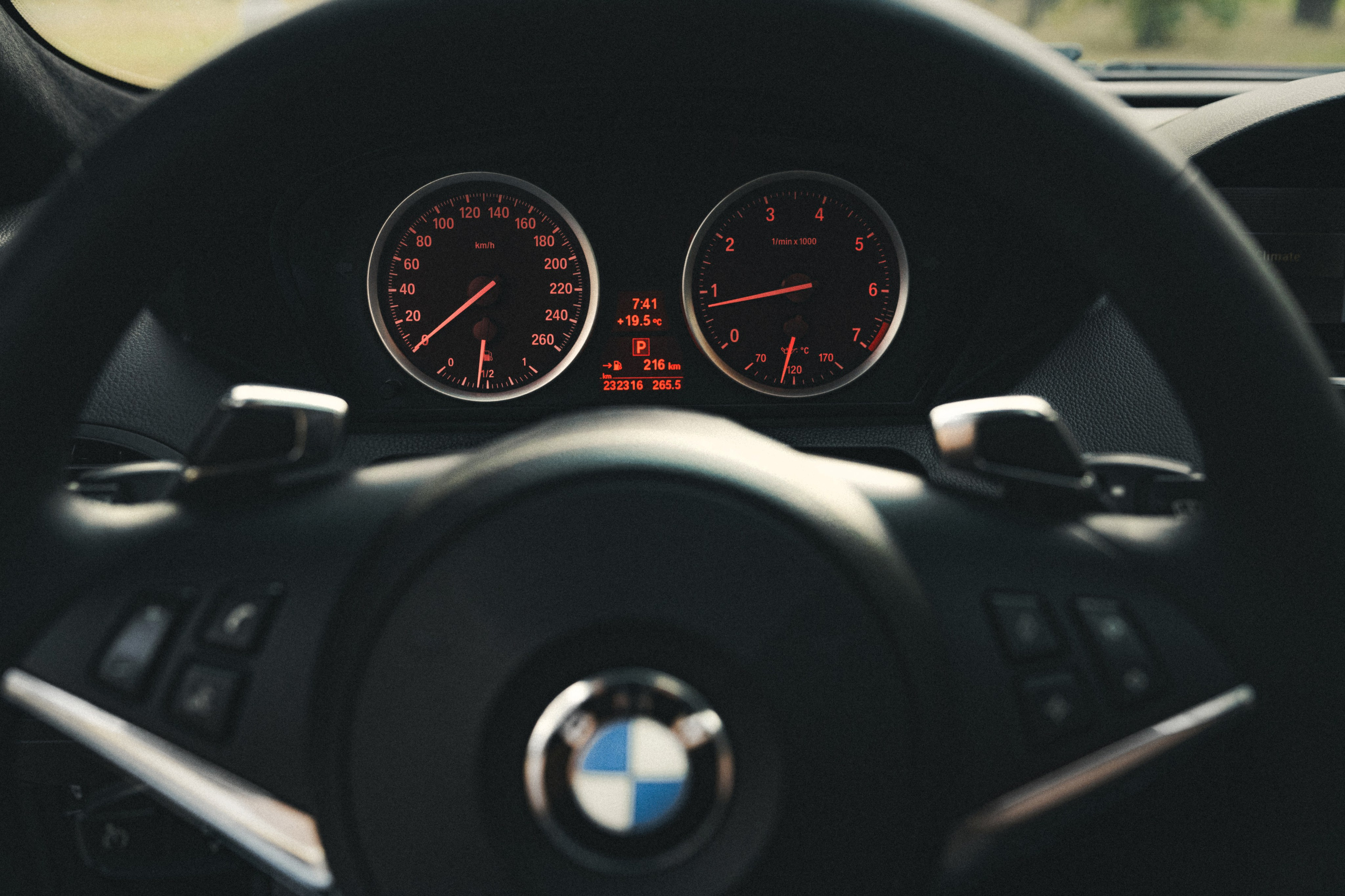 BMW 650i (Dakar Yellow). Фотограф Илья К. в Москве