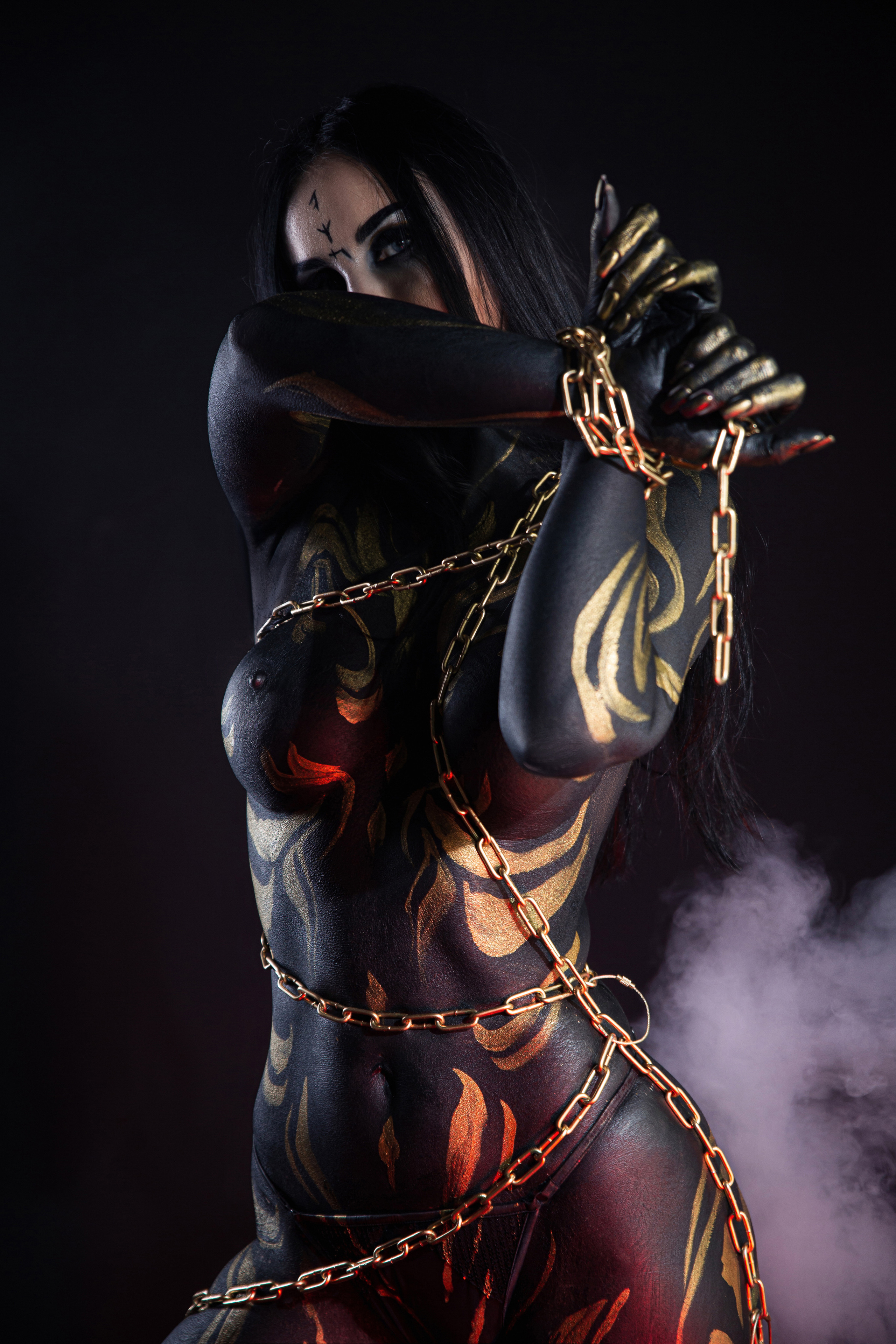 Ведьма в черном-золотом (Бодиарт). Фотограф Камчатка