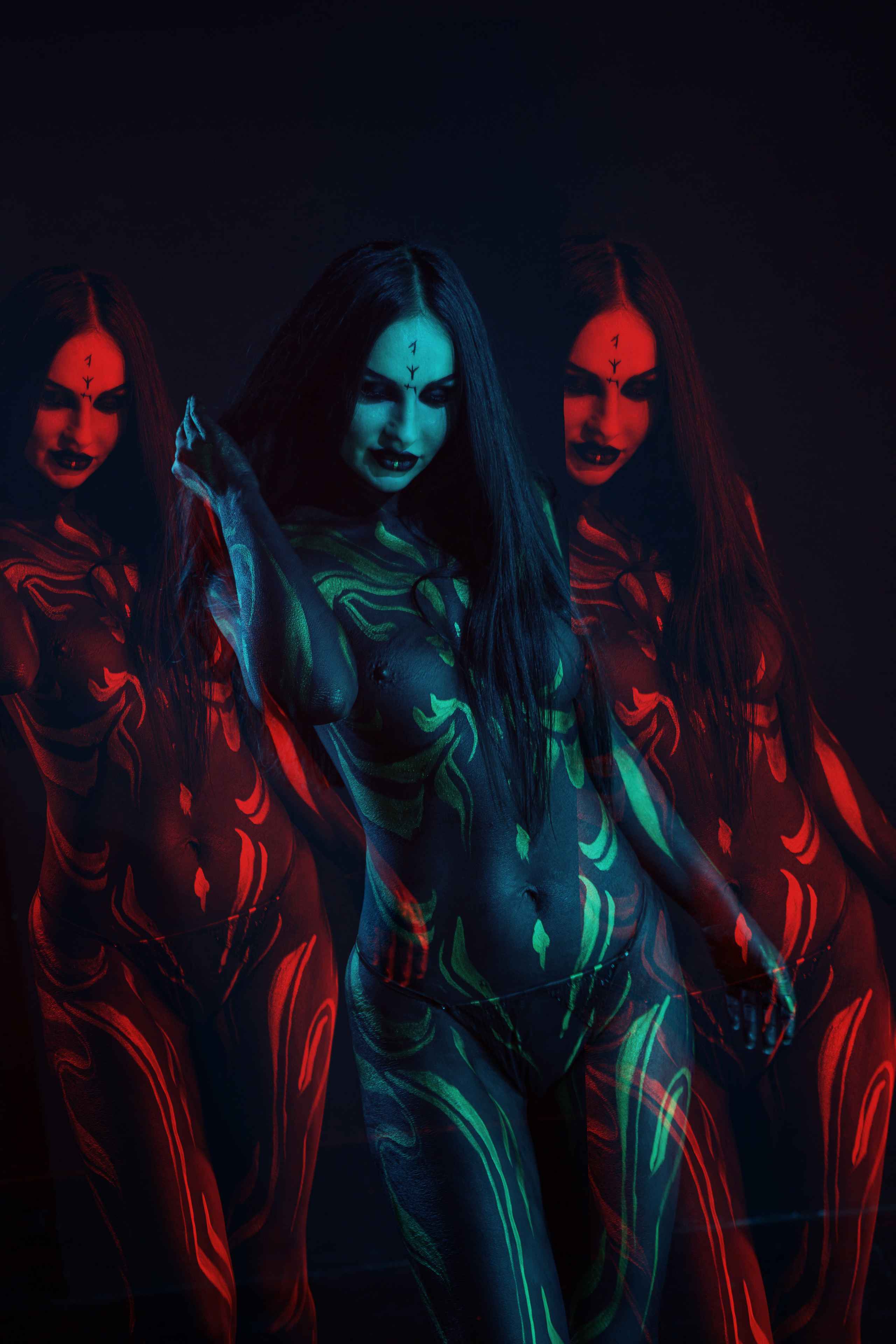 Ведьма в черном-золотом (Бодиарт). Фотограф Камчатка