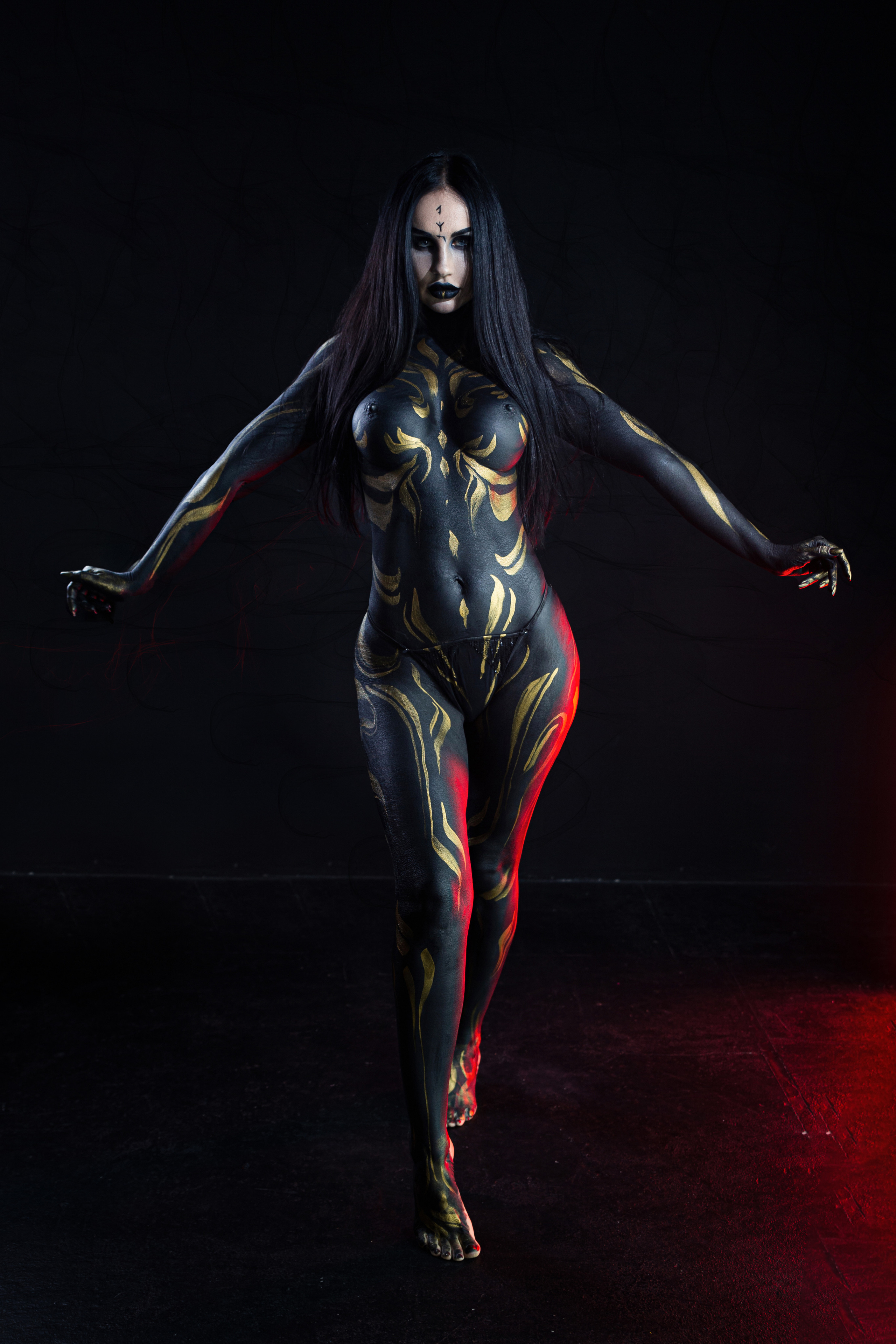 Ведьма в черном-золотом (Бодиарт). Фотограф Камчатка