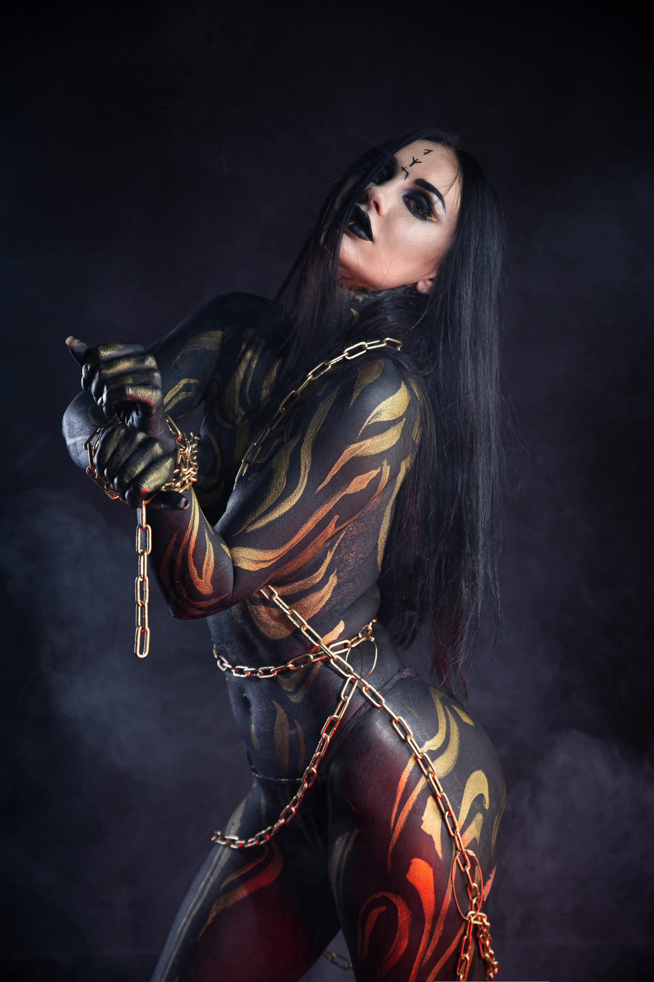 Ведьма в черном-золотом (Бодиарт). Фотограф Камчатка