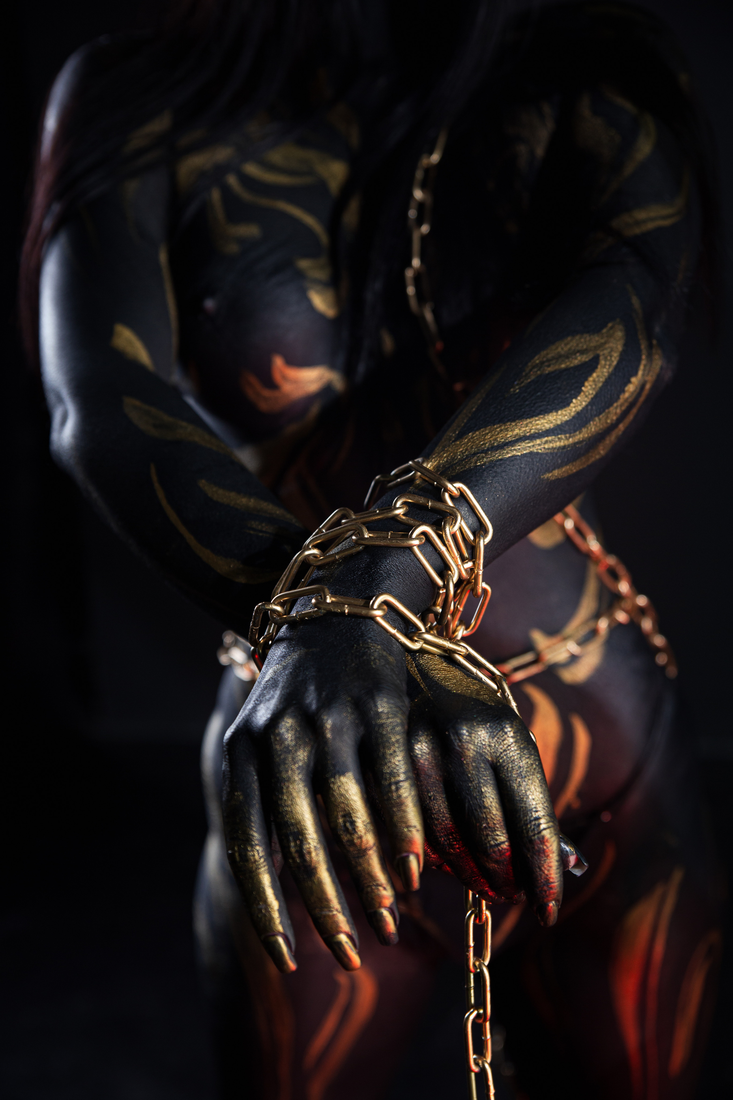 Ведьма в черном-золотом (Бодиарт). Фотограф Камчатка