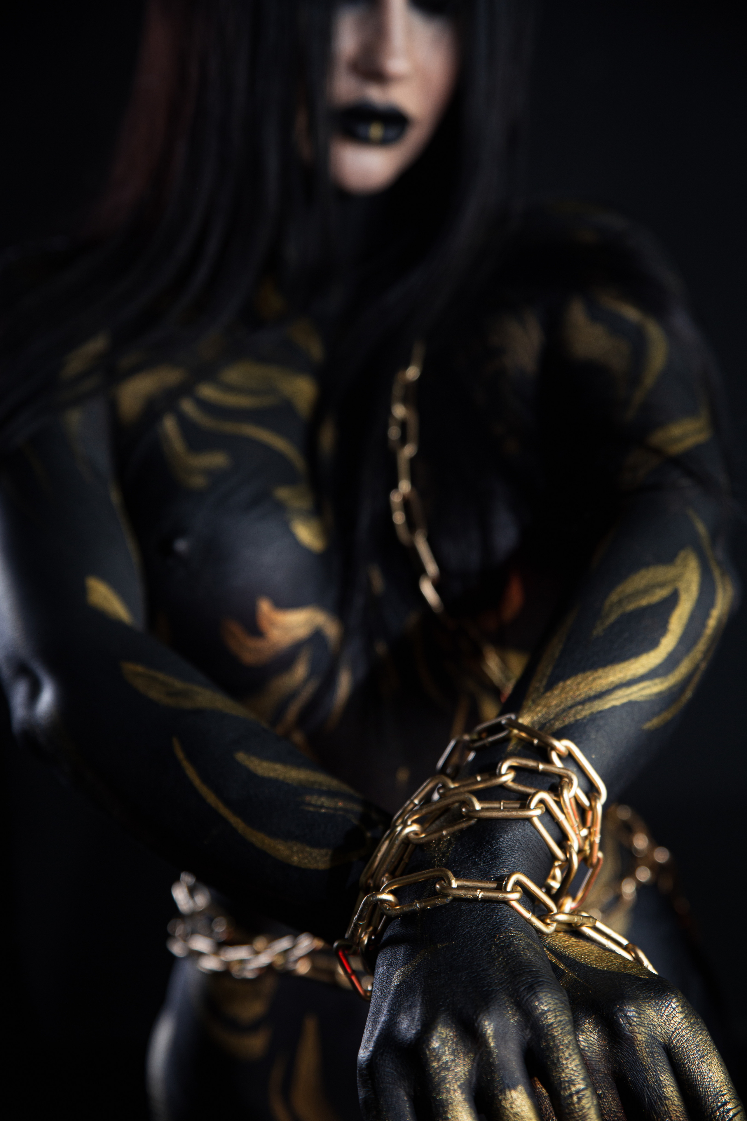 Ведьма в черном-золотом (Бодиарт). Фотограф Камчатка