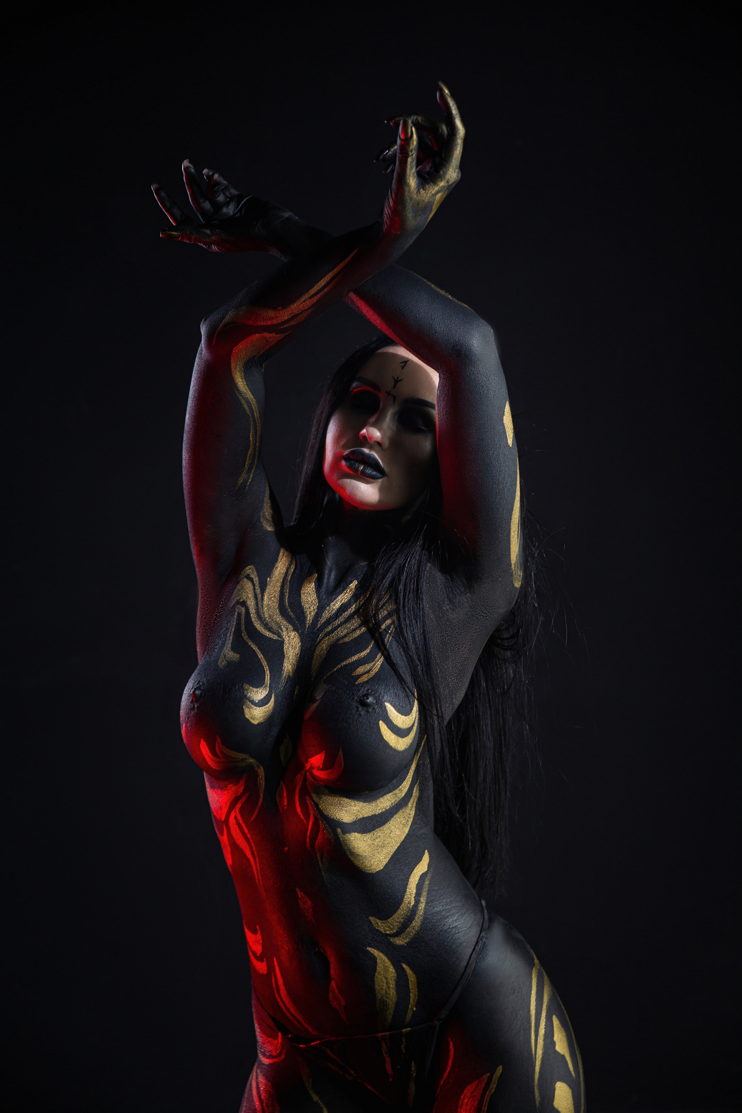 Ведьма в черном-золотом (Бодиарт). Фотограф Камчатка