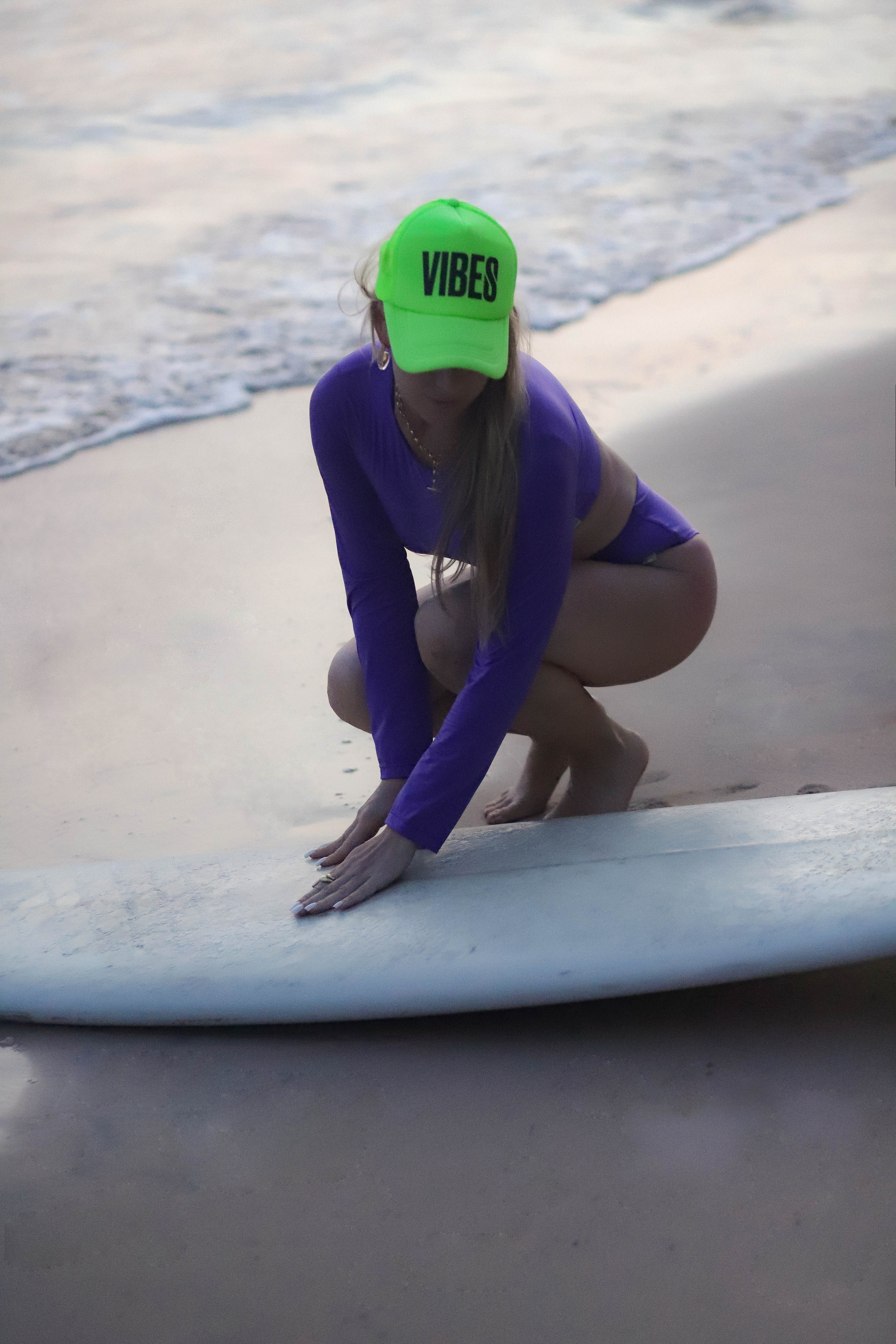 Девушка на вилле Brisa Ahangama — Стильная фотосессия в зелени и у бассейна | Шри-Ланка. Фотограф на Шри-Ланке